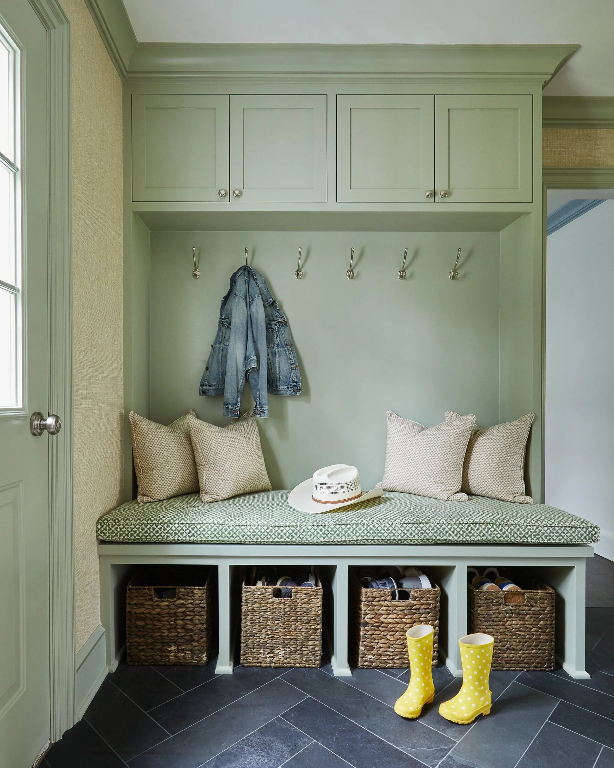 A mudroom earning its keep after this rainy weekend ☔️