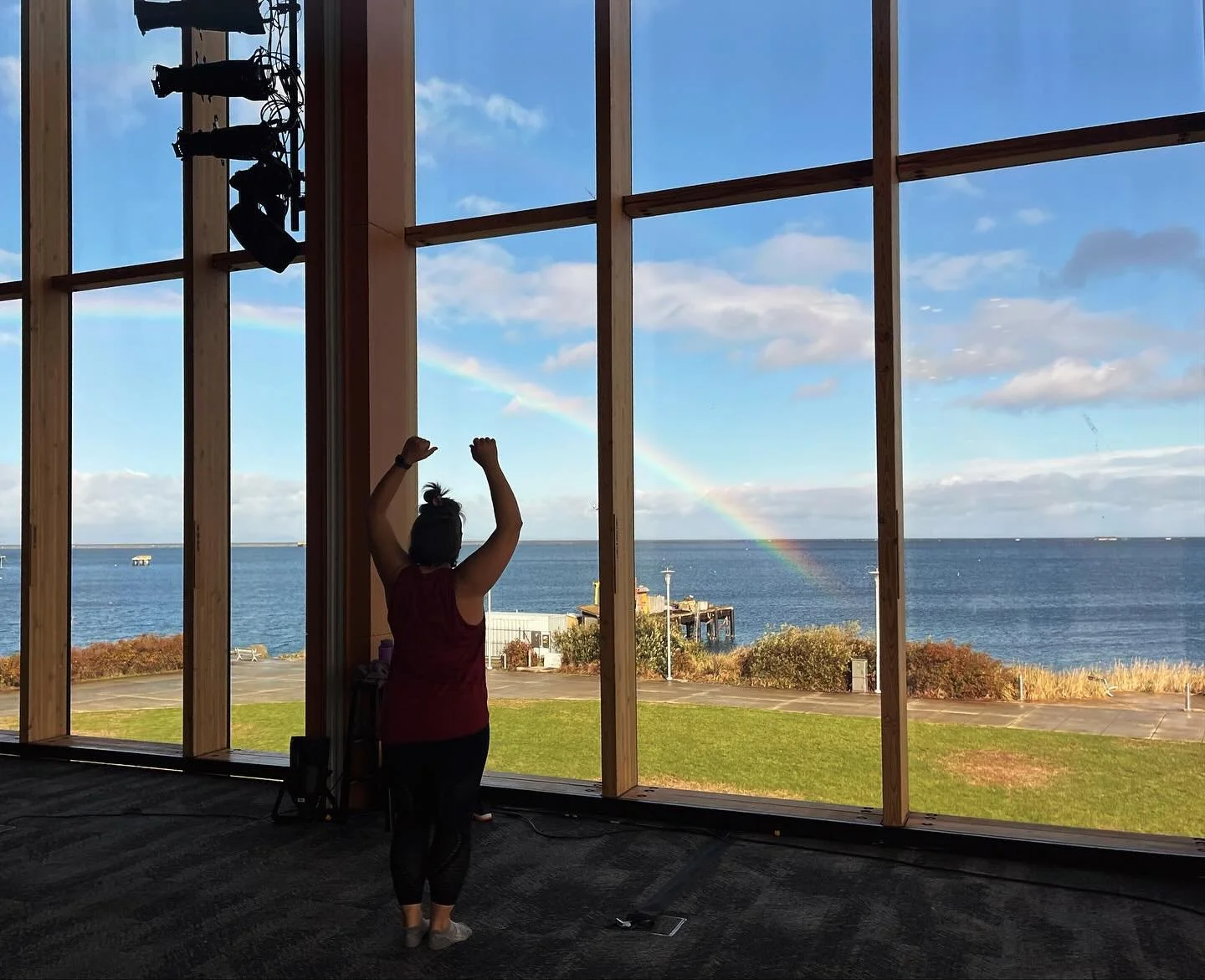 Incredible views and a great group of dancers for the 1st Community Dance class at @fieldhallevents ! 🌈  Thank you for bringing this to life @jessie.alexandra.young and to all who showed up 🤗