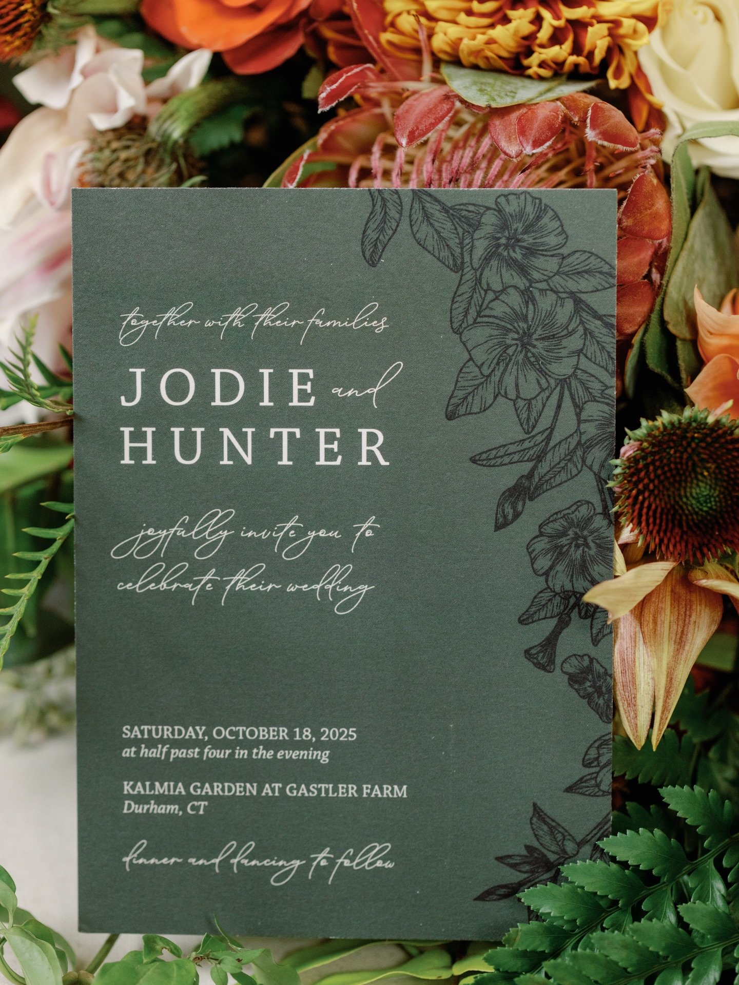 Still swooning over these stationery moments from Jodie + Hunter&rsquo;s day ✨ A peek at a few pieces from their full custom suite

photos by @daphneanddeanphoto 

#weddingstationery #customstationery #weddinginvitationdesign #weddingdetails #wedding