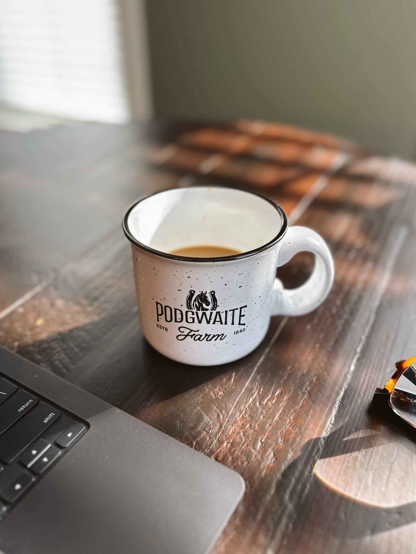 A little behind-the-scenes from my desk today ☕️

I&rsquo;m working on a mix of website and design projects and have some availability coming up if you&rsquo;ve been meaning to refresh anything 👩🏻&zwj;💻✨

Let&rsquo;s chat!

#smallbusinessdesigner 