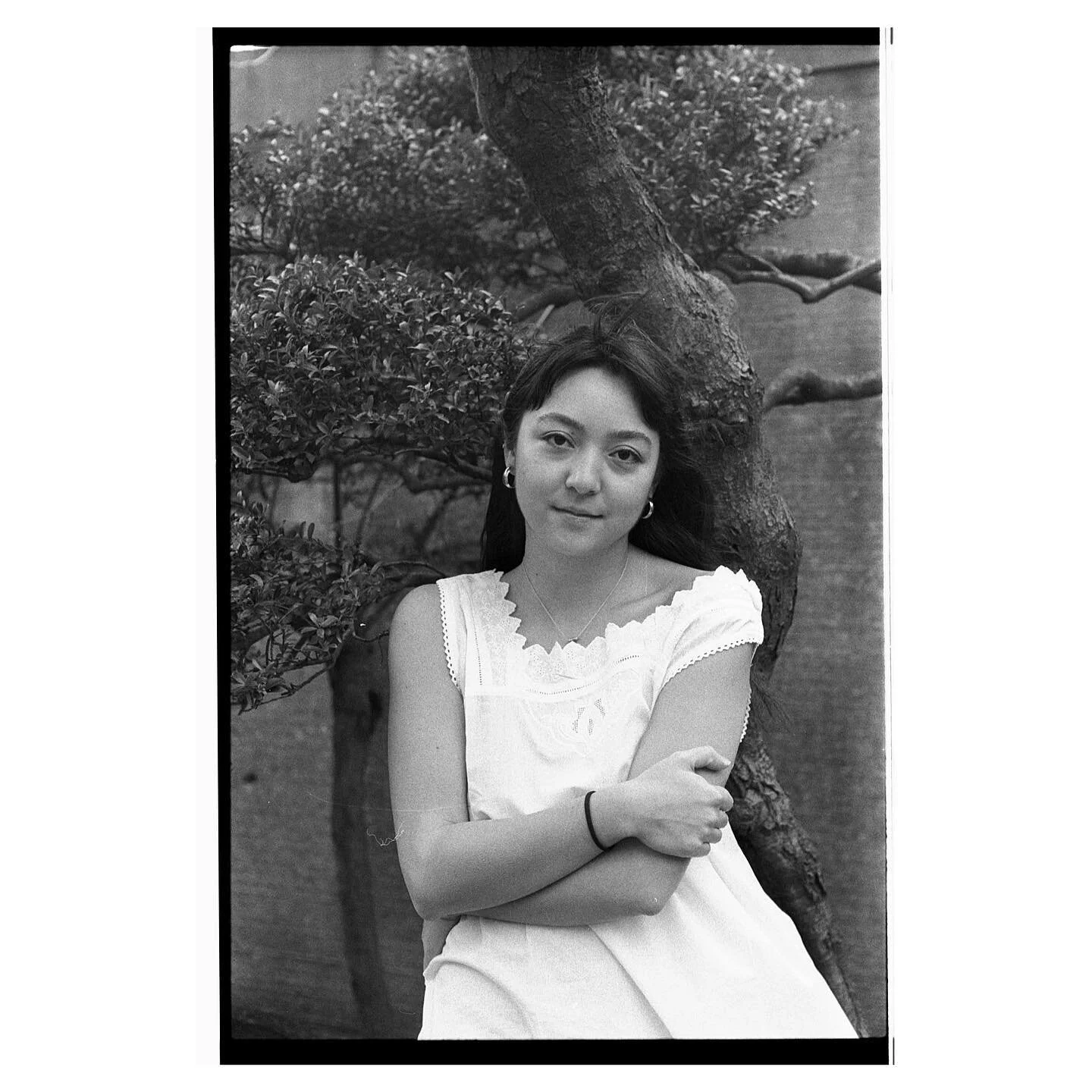 Back after a long hiatus. From my recent backyard shoot with Caroline.

.

#ilfordhp5 #nikon #bnwportrait #filmisnotdead #35mm #shootfilmunder1000 #sheshootsfilm