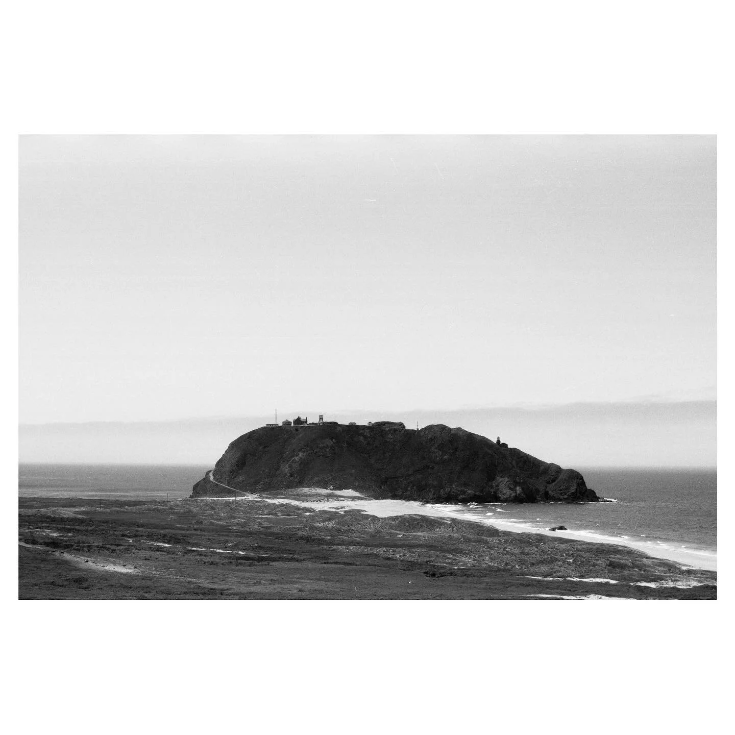 Along the coast of California on some expired film from a couple of years ago. It feels very nostalgic to me now.

.

#nikon #bnwphotography #filmisnotdead #limemag #rentalmag #woolmag #noicemag #californiacoast
#somewherenicemag #35mm #35mmfilm #ana