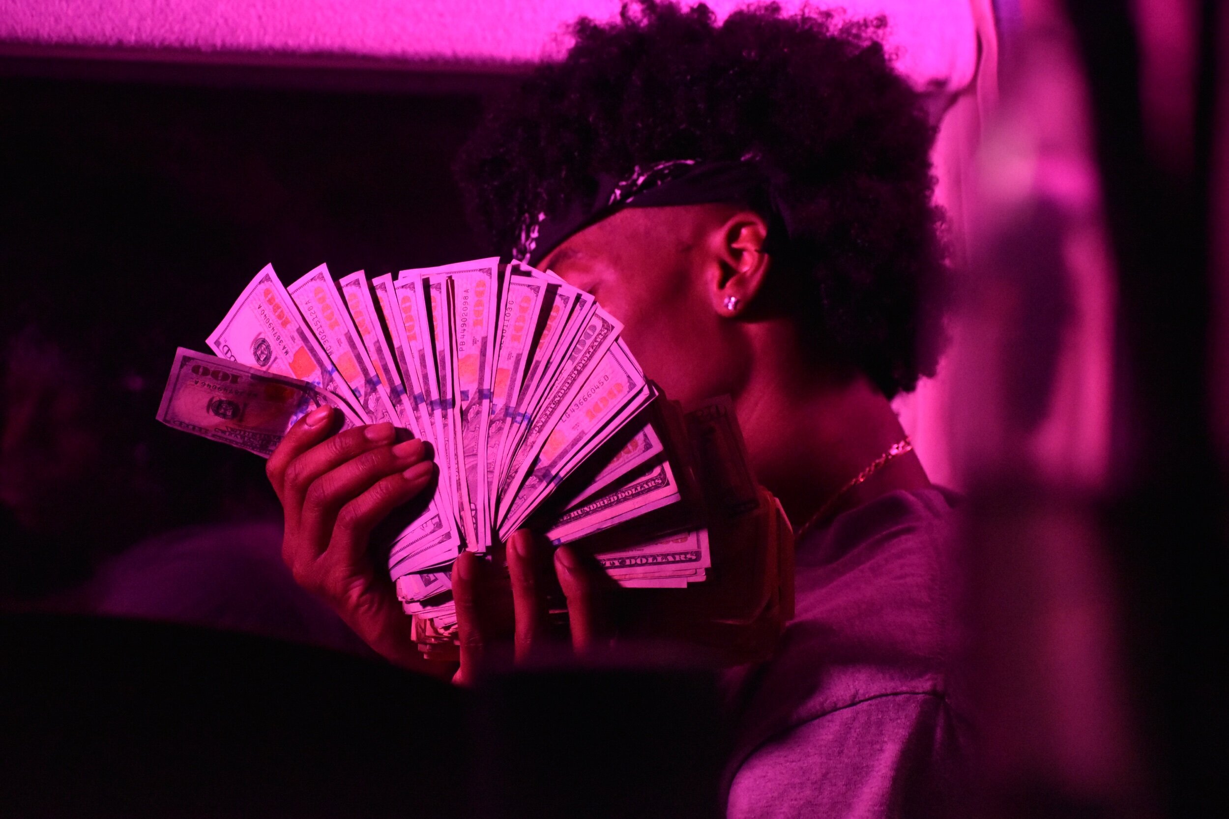 Dee Gomes - Falling For You (Official Music Video)