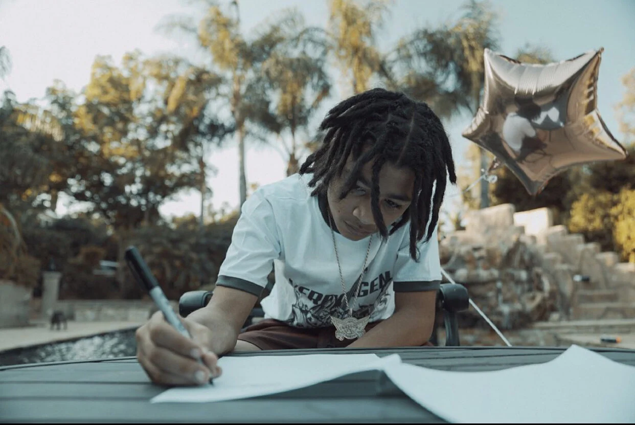  Jae Lynx signing the Interscope Records Contract 