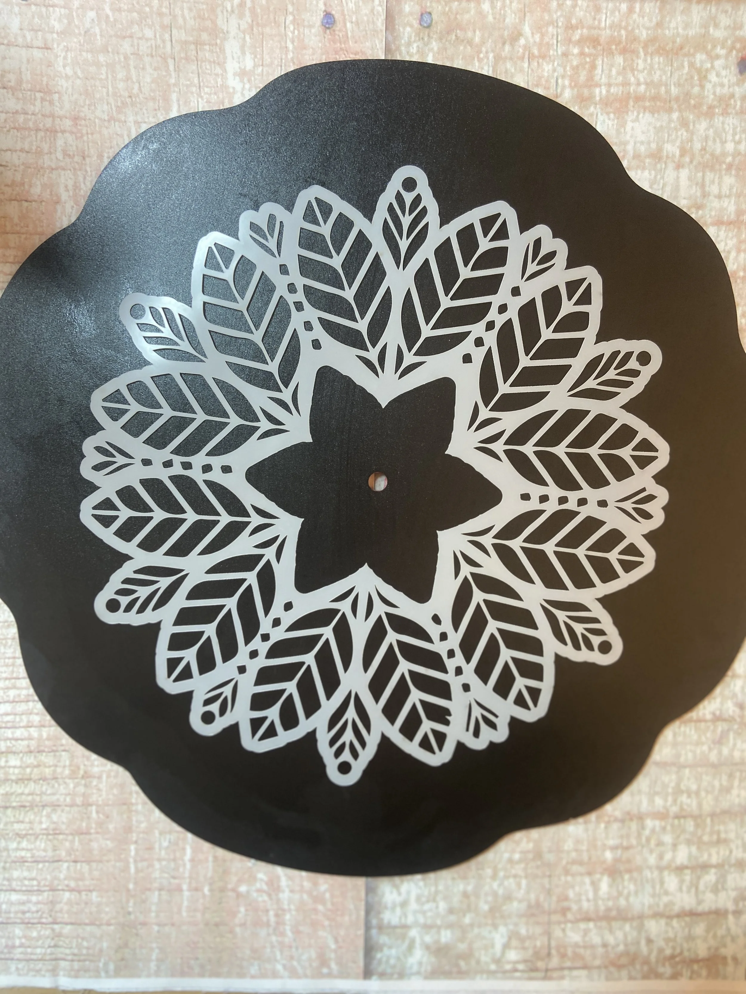 Round Feathers Stencil