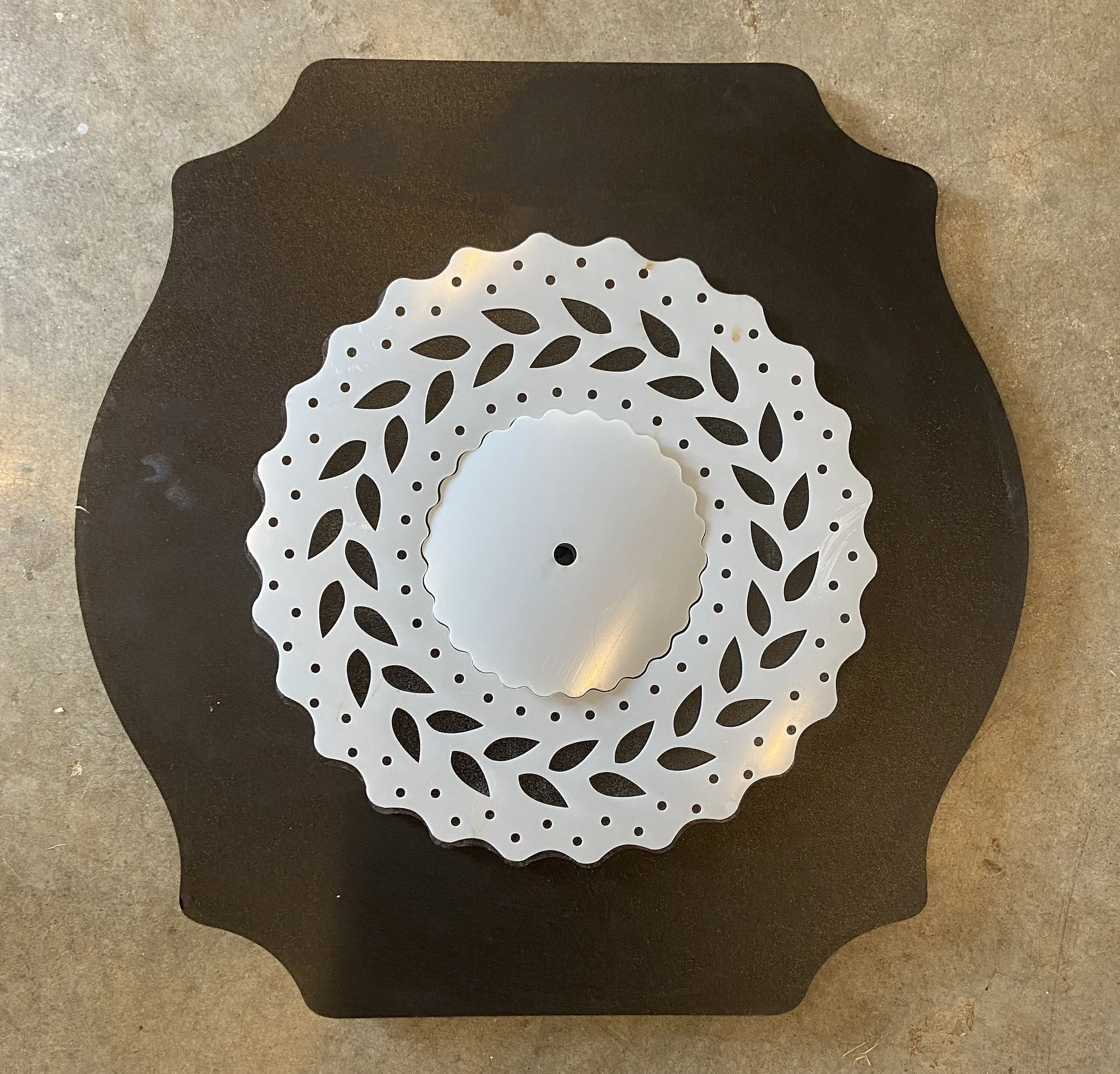 Ruffle Leaf Wreath Stencil