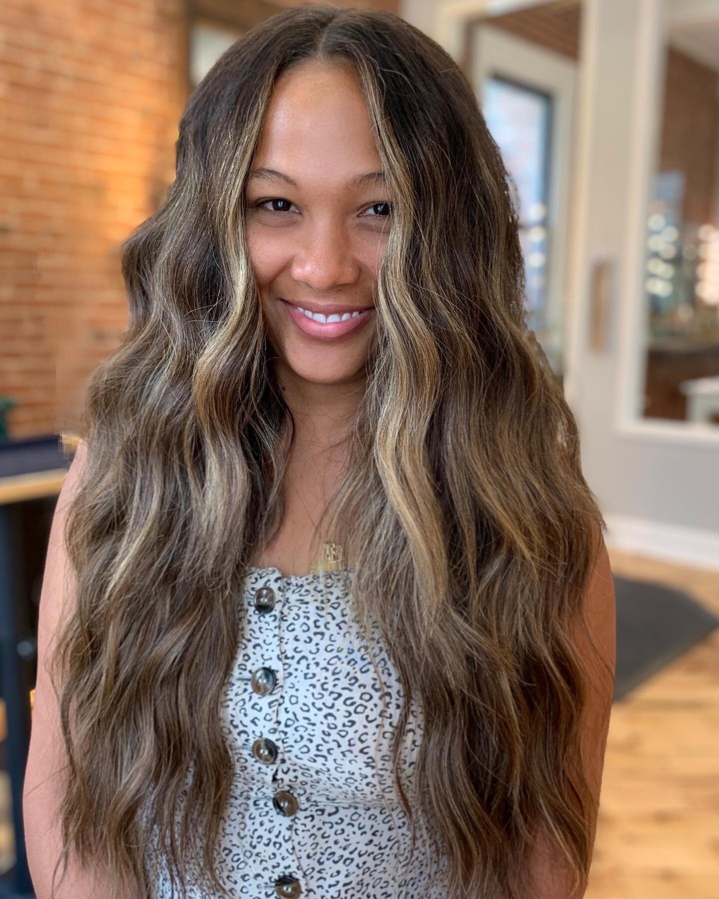 that smile says it alllll🌞

got to play with more textures &mdash; I mixed the wavy line from @covetandmane &amp; something new&hellip;. a few @salt.strands wefts 🤌🏼 this hair is  l u x u r y

I wanted to her to be able to wash-and-go with her nat