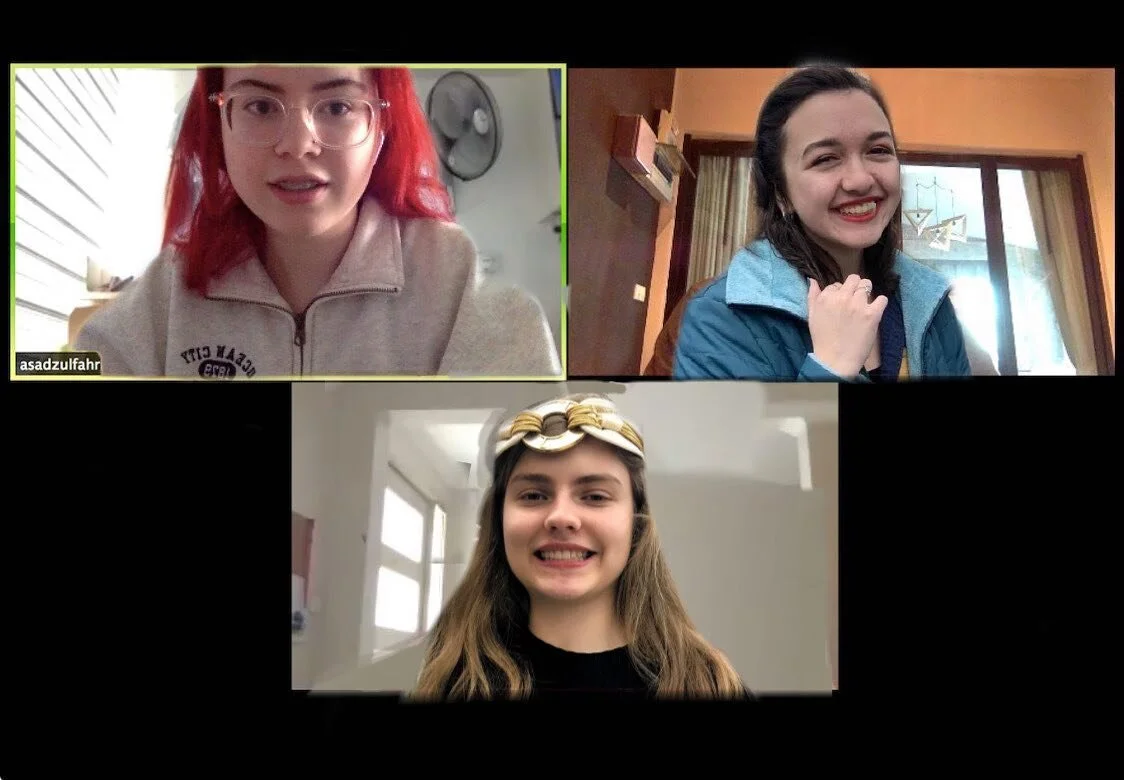 (using zoom) we interviewed @emilystark745, current senior, on her take on quarantine!
&mdash; link in bio!
&mdash;&mdash;&mdash;&mdash;&mdash;
thank you,
@jennasea @st._.ephanie
&mdash;&mdash;&mdash;&mdash;&mdash;&mdash;&mdash;&mdash;
#podcast #podc