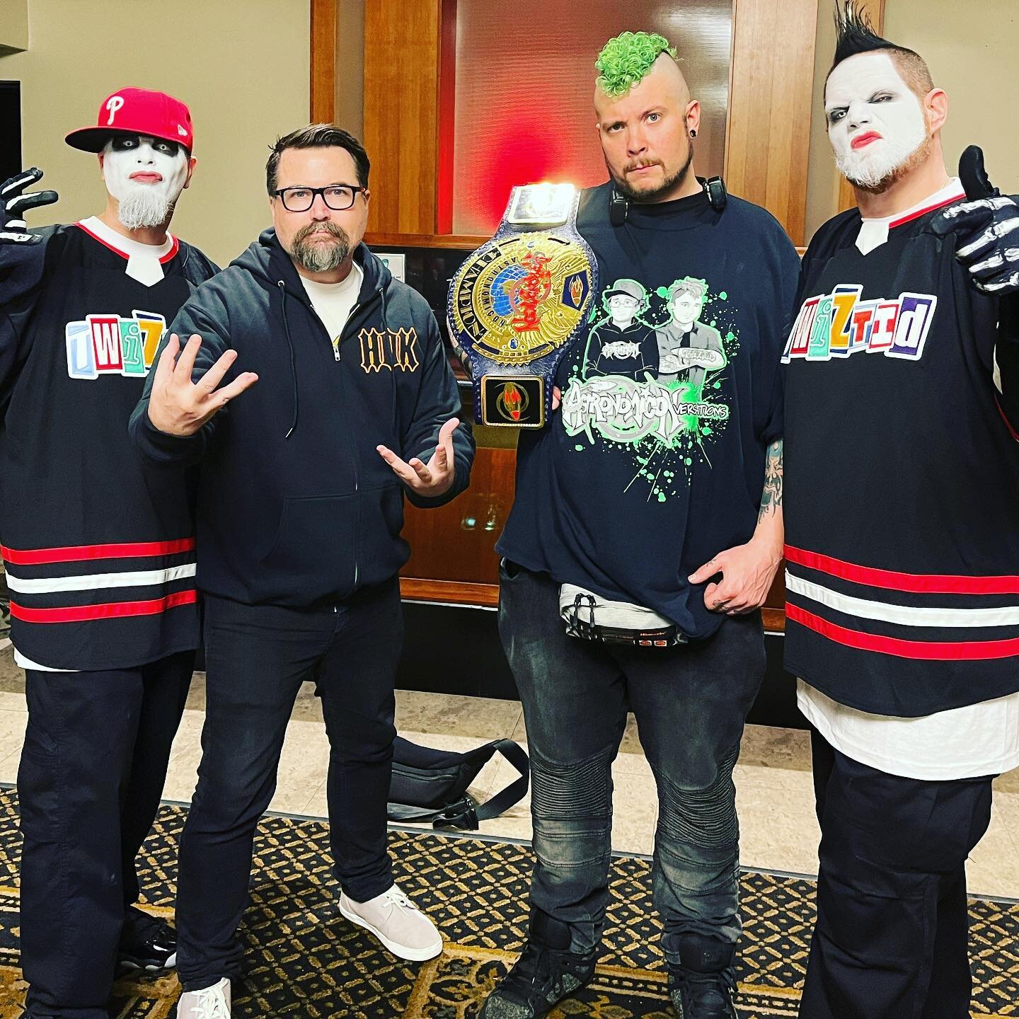 Endless appreciation for Jamie, Monoxide, George, Mike, world champ Dustin, the panelists, vendors, staffers, drivers, hotel workers, FANS, and everyone who made Astronomicon 6 one of the best conventions ever. Love these dudes right here, they alway