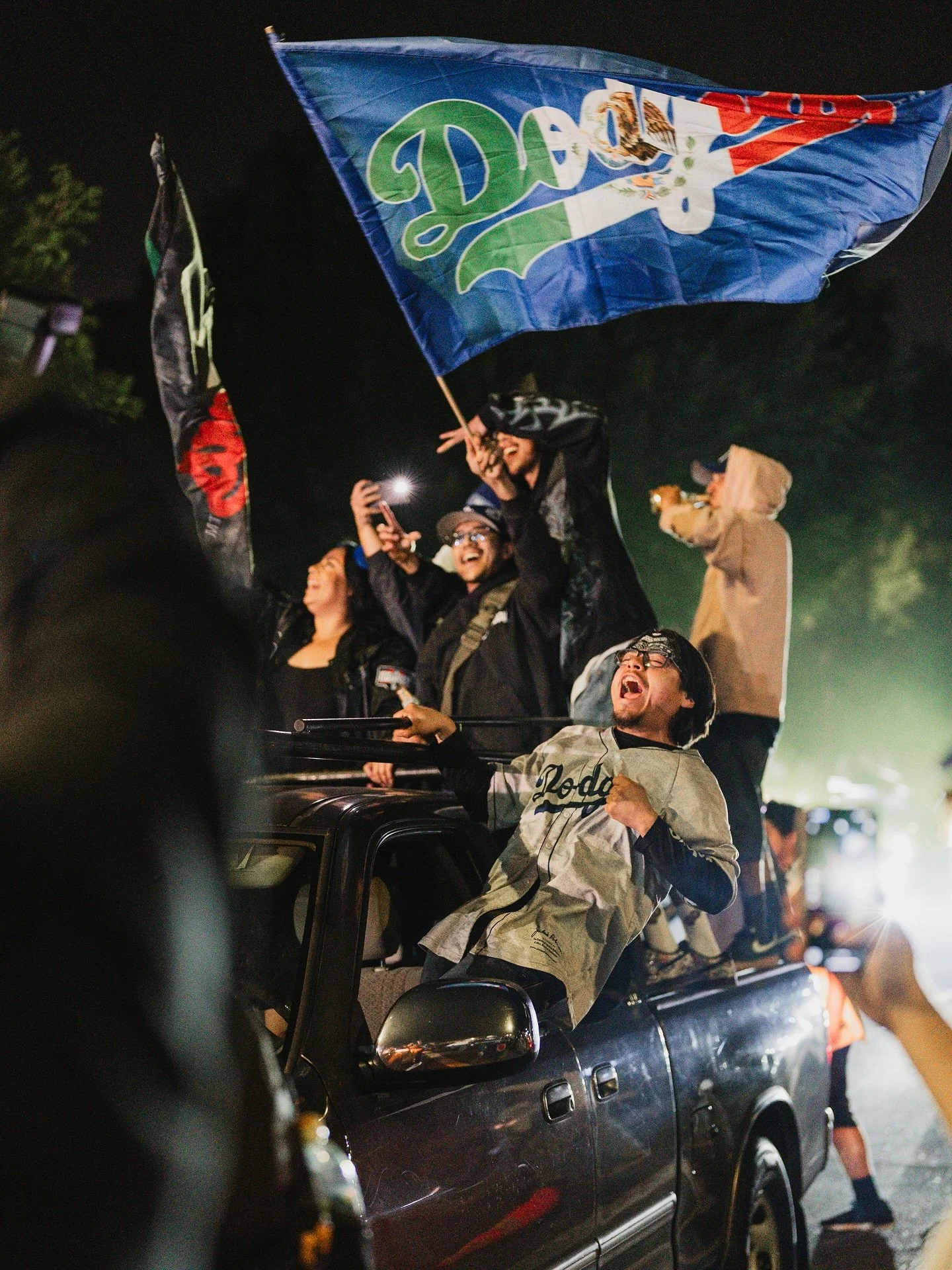 Aftermath of the #Dodgers winning the #worldseries  B2B!! LFGG!!⚾️🏟️🏆 #shotbyrenzo 📸

 #losangeles #echopark #dodgerswin #dtla #bluejays #losangelesdodgers #photography #50mm #sonyalpha