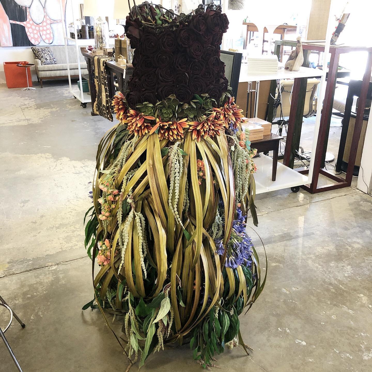 Ready for the Red Carpet. Eat your heart out Hollywood! A sculpture made of Purple roses and plastic flowers...a must for a visitor from another planet or just to dress up a room. #midcenturymodern #decor #artwork