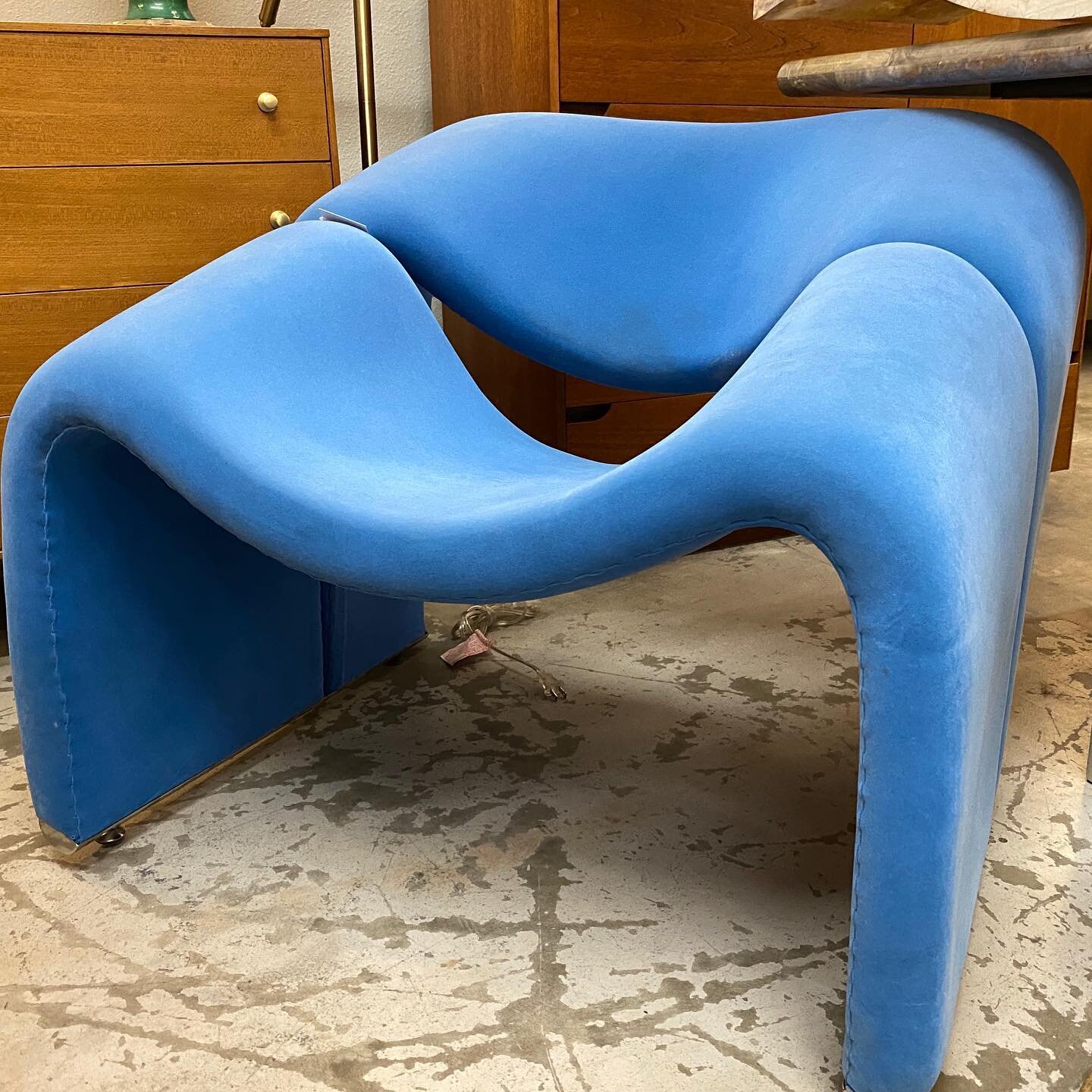 Pierre Paulin Lounge Chair for Artifort $1800 please call 760-770-5333 if any interest #pierrepaulin #artifort #spaceagefurniture #perezartdistrict #spacespalmsprings #palmspringsmodern