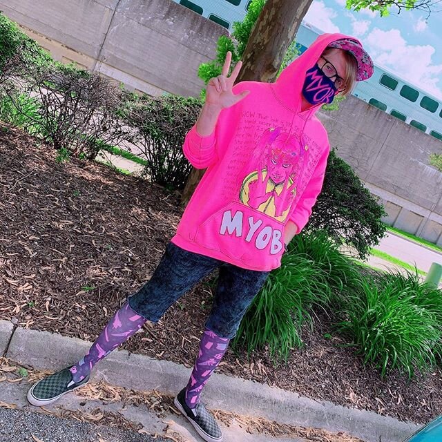 You know the hoodie is bright when you're the pinkest thing in the block 🤩🤩🤩 thank you @no.1_jfashionhusband for buying one of my first handpainted hoodies!! Looking cool af with this fit 😎 .
.
.
#bestcustomers #custom #customhoodie #hoodie #colo