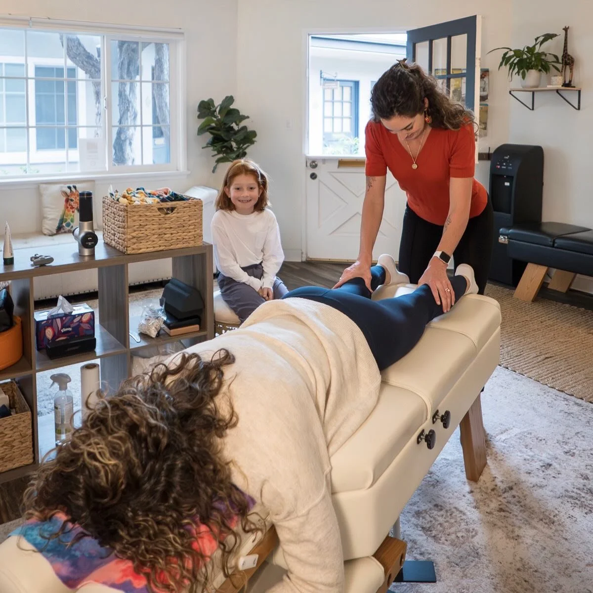 Monkey see, monkey do 🐵🙈🙊
⠀⠀⠀⠀⠀⠀⠀⠀⠀
After watching her mom get adjusted for a while Valentina was ready to for her turn! Even though she was a little nervous at first (as most kids are) she was also eager to see what the hype was all about. 
⠀⠀⠀⠀⠀