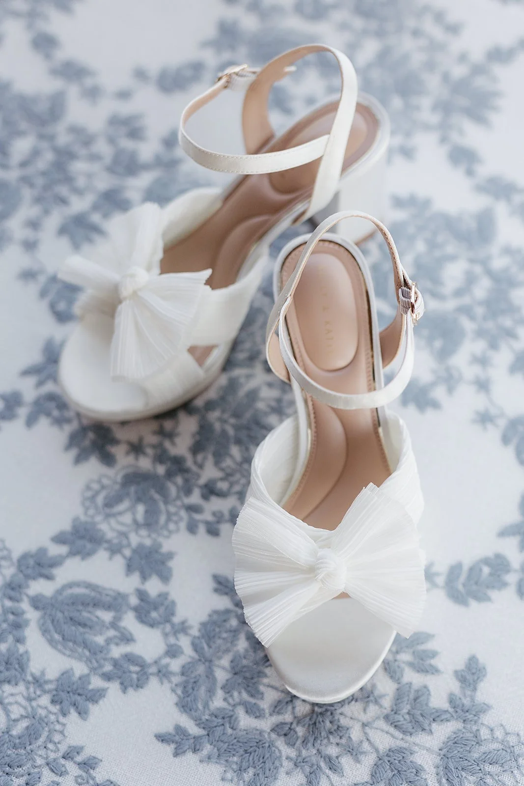 Emily-Dan-Wedding-Sneaks-4.jpg