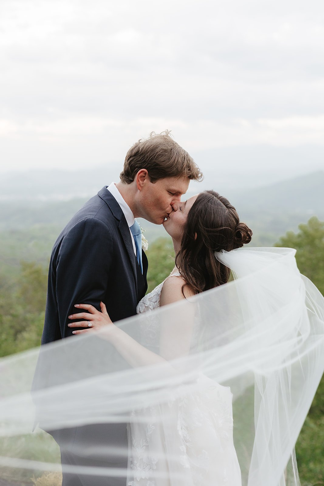 Emily-Dan-Wedding-Sneaks-107.jpg