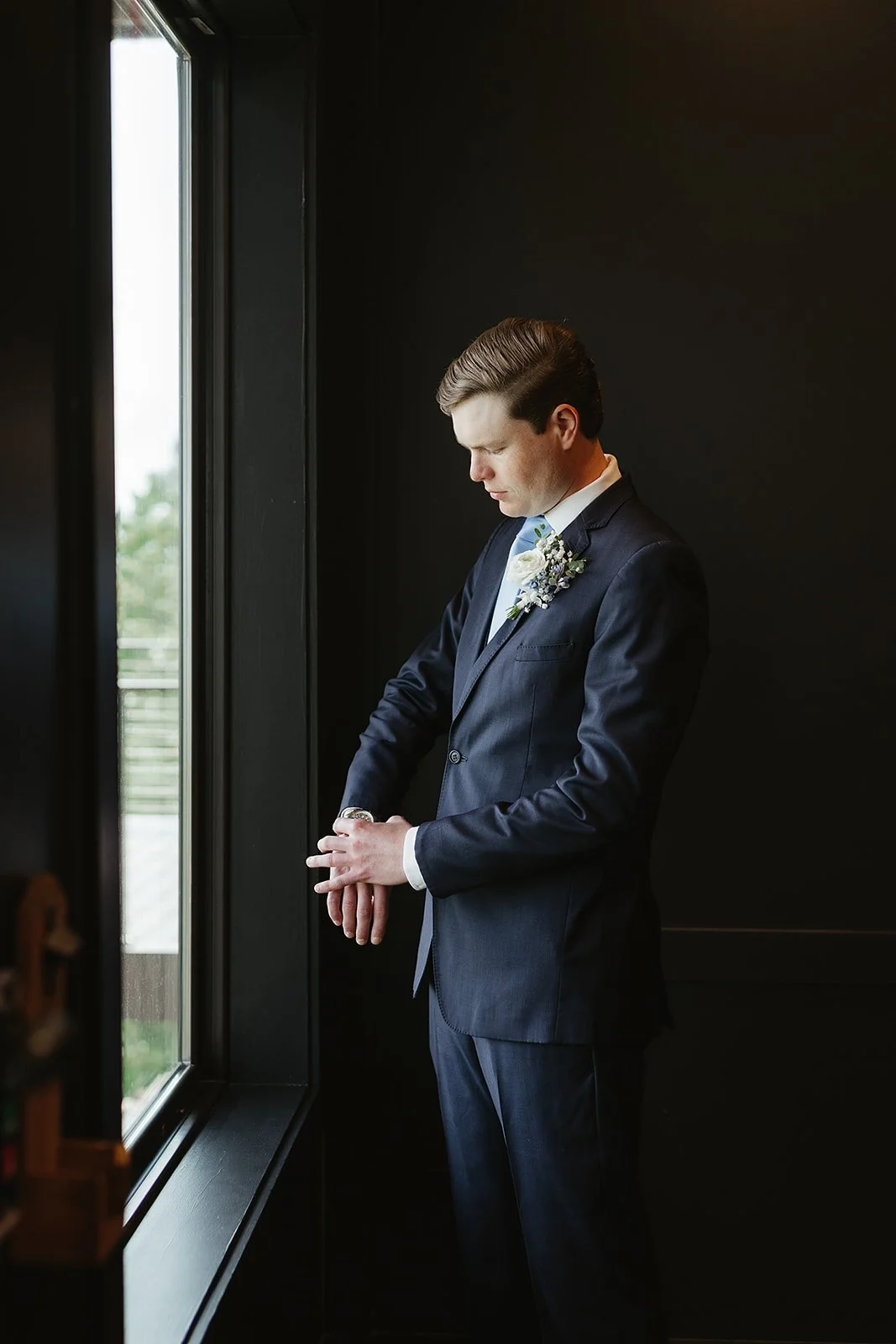 Emily-Dan-Wedding-Sneaks-10.jpg