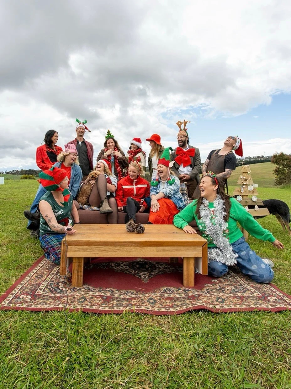 Come on down to the Ashmore arts Xmas open day, there is a door prize of $2000 value. Come and check us all out:
@ljm_photo 
@natalie_martin 
@erinreinbothart 
@yapyap.art 
@__kate.eliza 
@david_graham_sculptor 
@mivart_creative 
@caroline_borghetto_