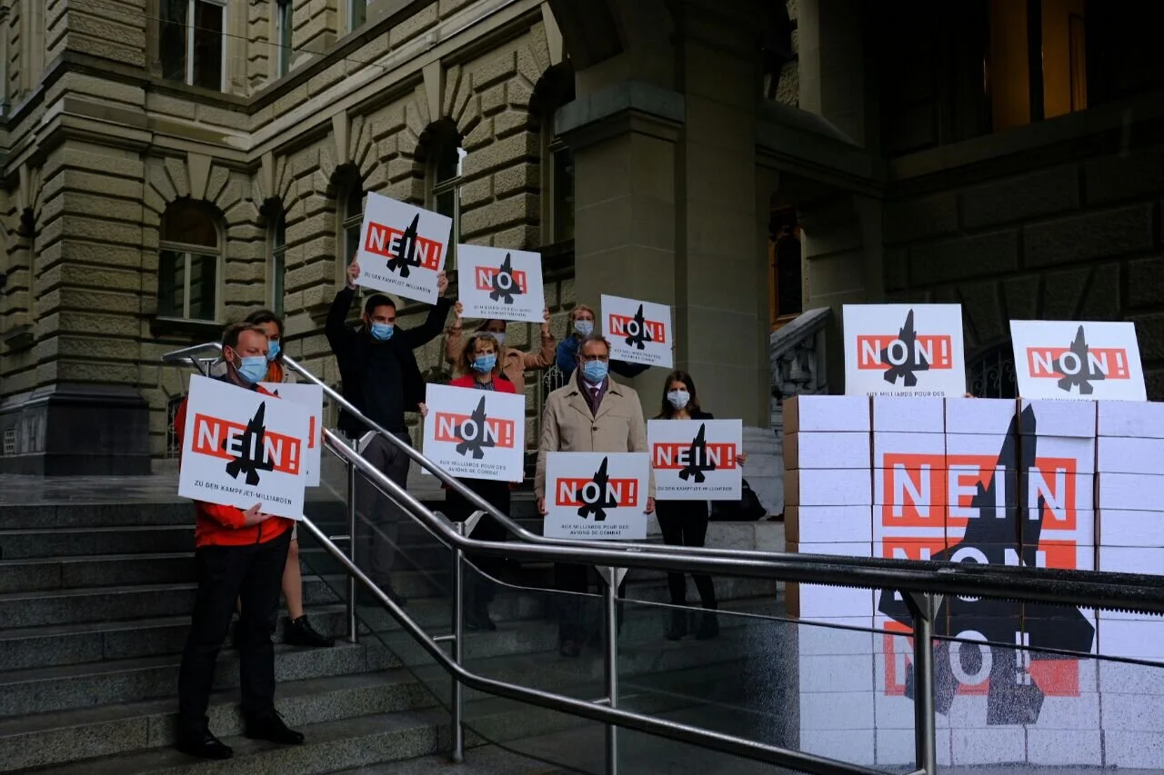 No ai miliardi per gli aerei da combattimento: Consegna del referendum