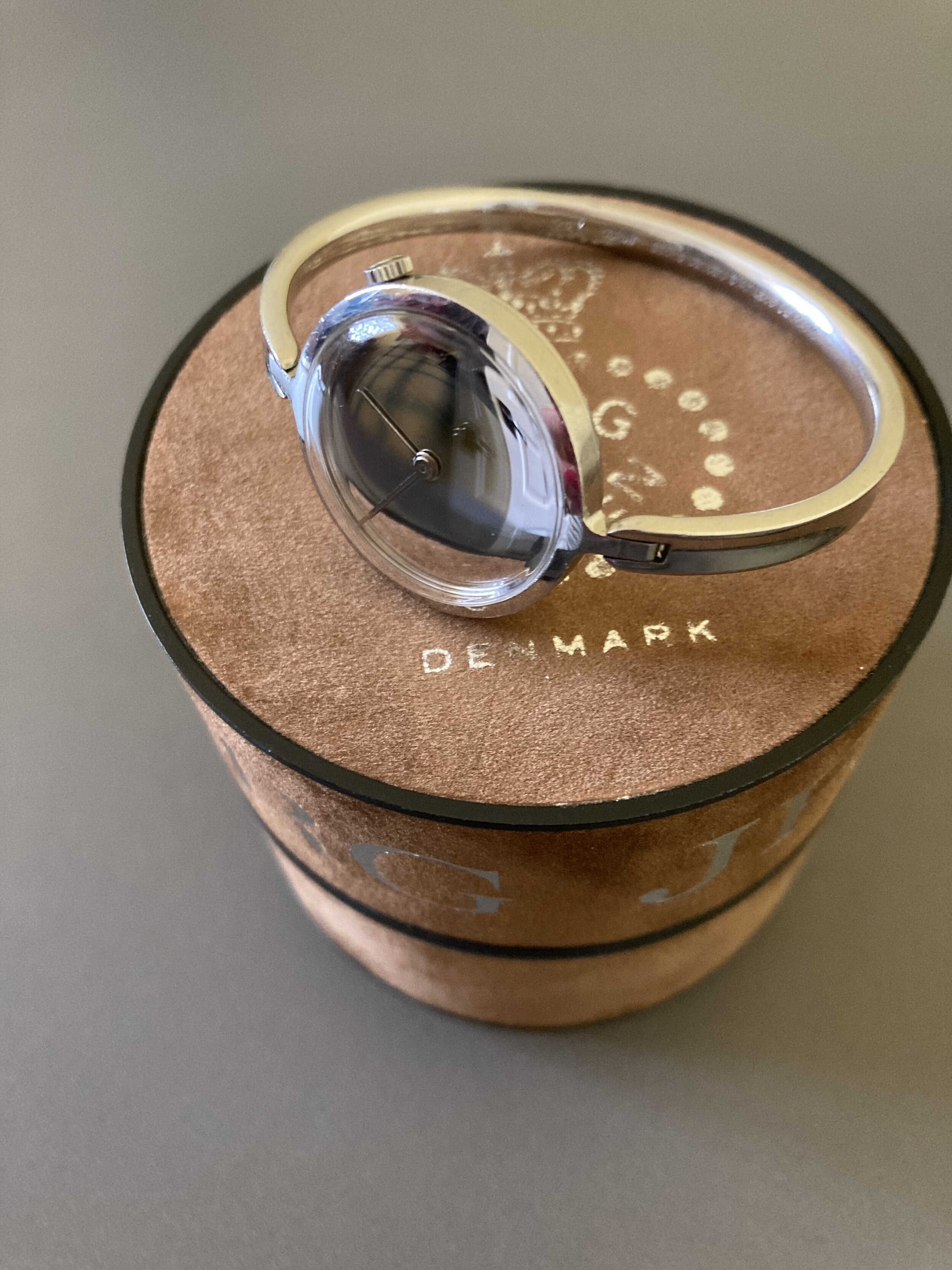 GJ bangle watch 1.jpg