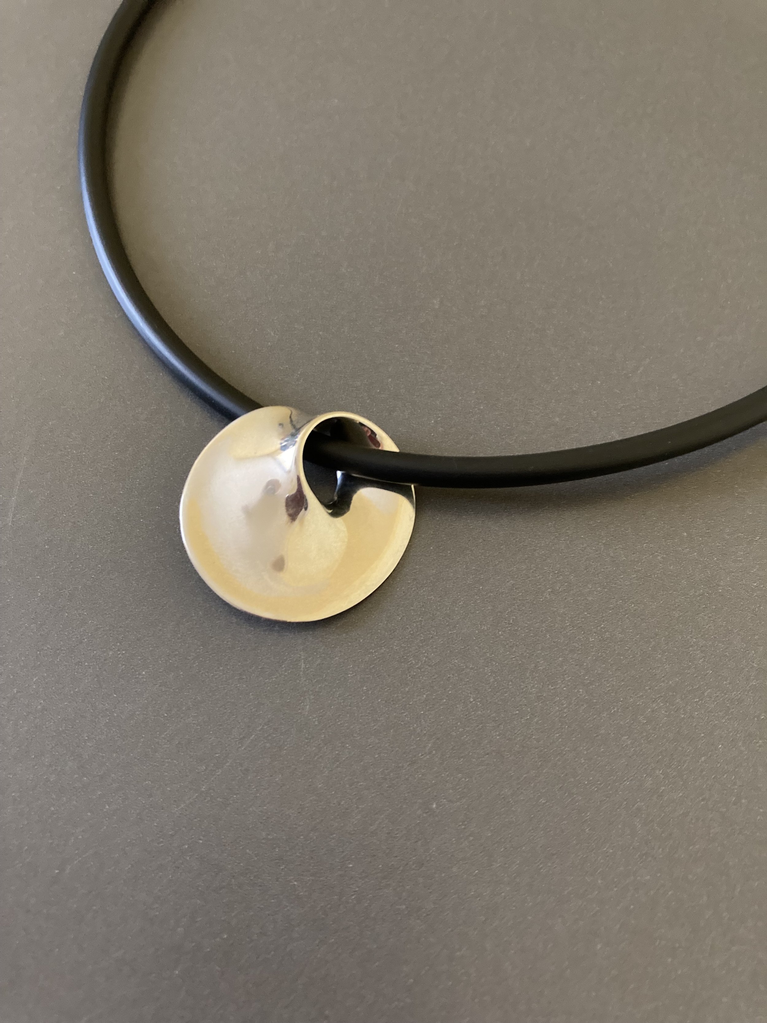 Moebius pendant 2.jpg