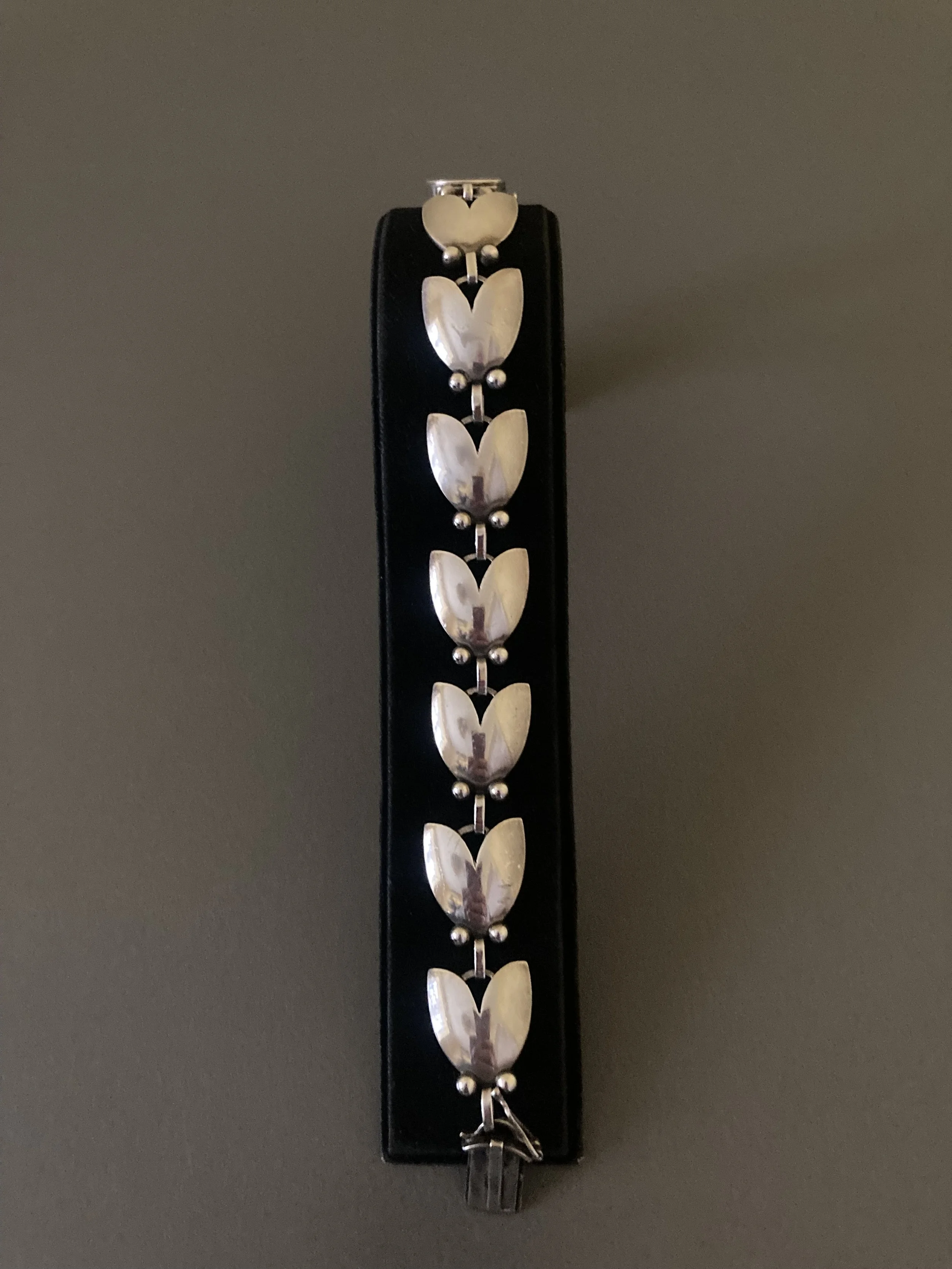 Tulip bracelet 4.jpg