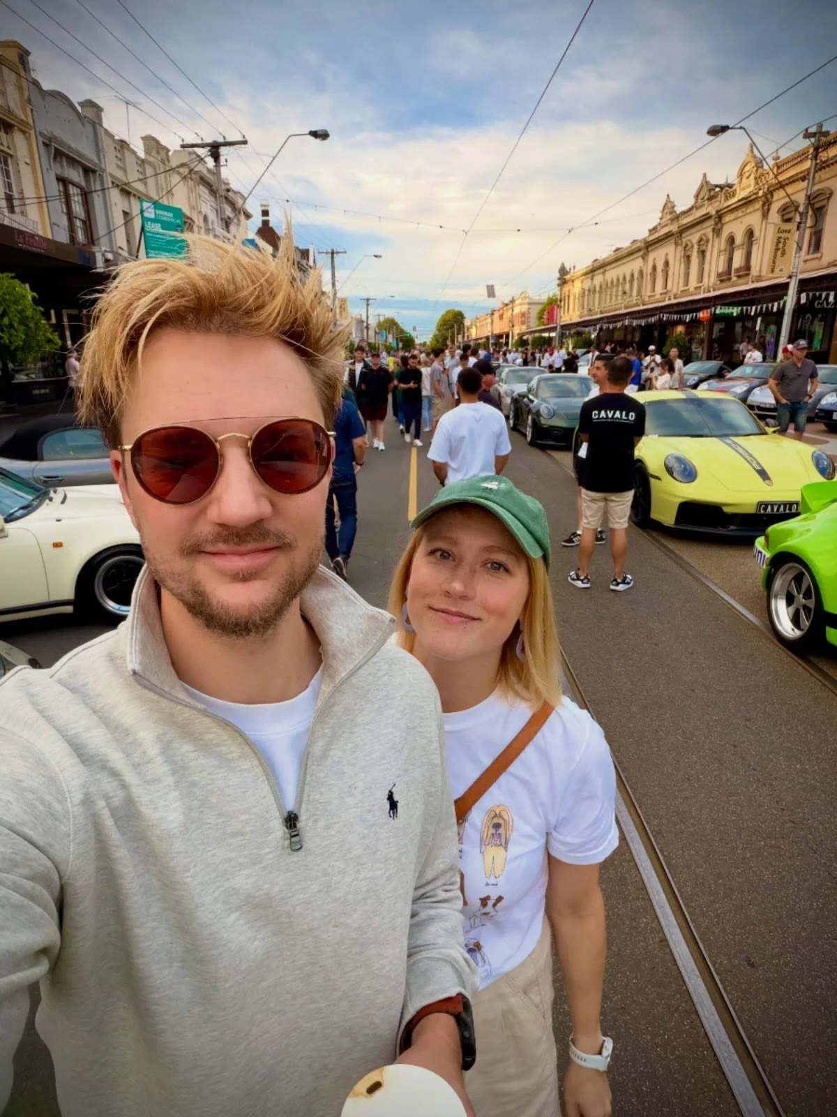 Uutisia! Hox Hox!

T&auml;m&auml; postaus on jo pitk&auml;n matkaa ollut my&ouml;h&auml;ss&auml; mutta t&auml;ss&auml; tulee. Reilu vuosi sitte otettiin v&auml;h&auml;n erillainen irtiotto, pakattiin kaps&auml;kit ja aloitettiin fyysisen preesenssin 