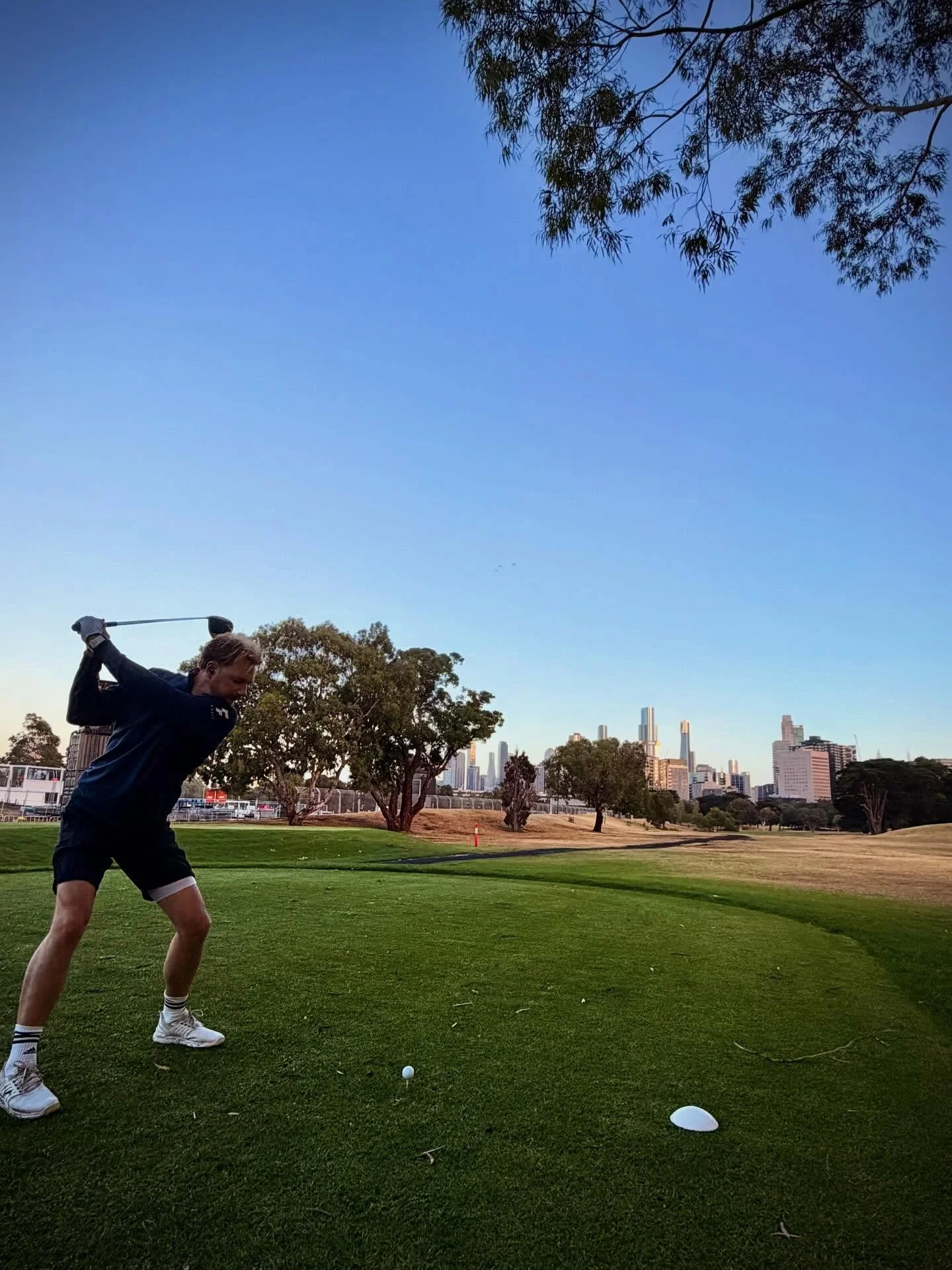 Heti sen j&auml;lkeen kun vastaan siihen, miten p&auml;&auml;dyin t&ouml;ihin Australiaan, tulee aina sama kysymys ett&auml; millaista golf t&auml;&auml;ll&auml; on pelata golffia?

Golf on golfia kaikkialla maailmassa, mutta onhan t&auml;m&auml; t&a