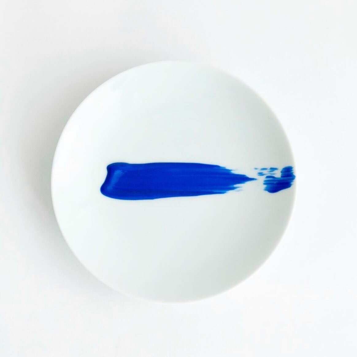 Blue stroke 
Photo credit: @supermamasg
.
.
#blue #asianart #art #singapore #ceramics #ophalos #paint #inspiration #plate #supermamasg #graphic #brush #brushstrokes #designinspiration #designinspo #artcollector #artwork #painting🎨 #ceramic #ceramica