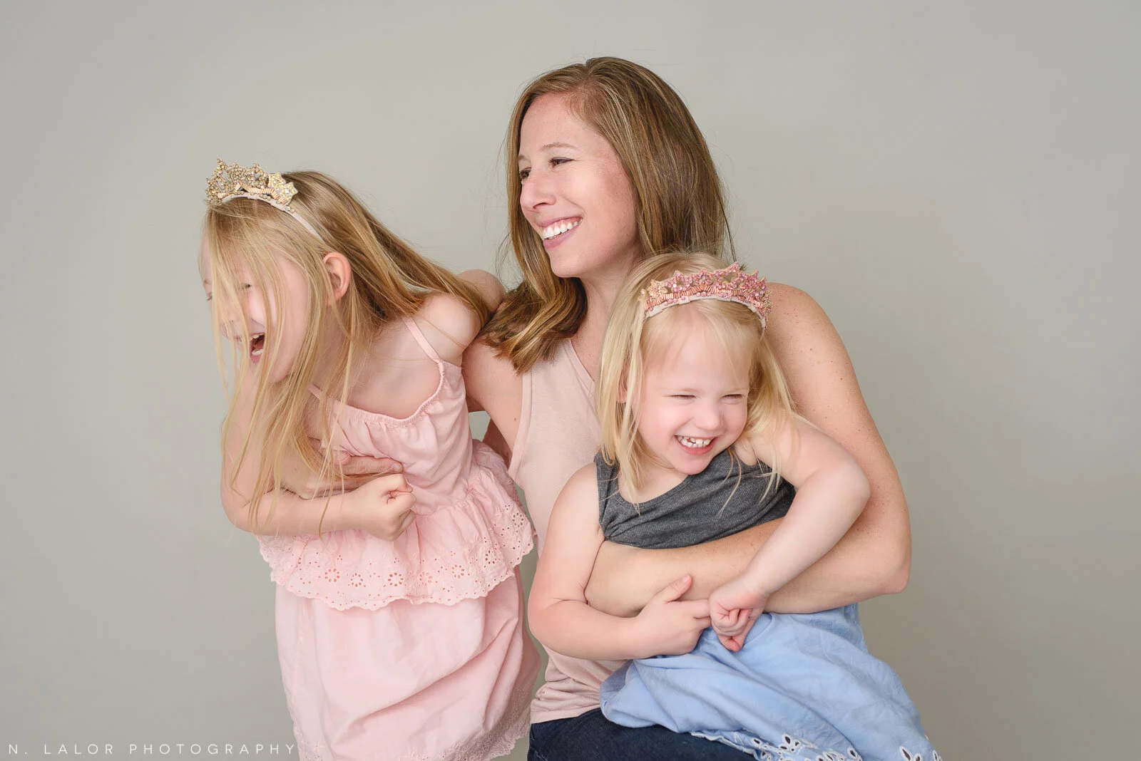 nlalor-photography-2017-05-07-riverside-ct-two-girls-family-11.jpg