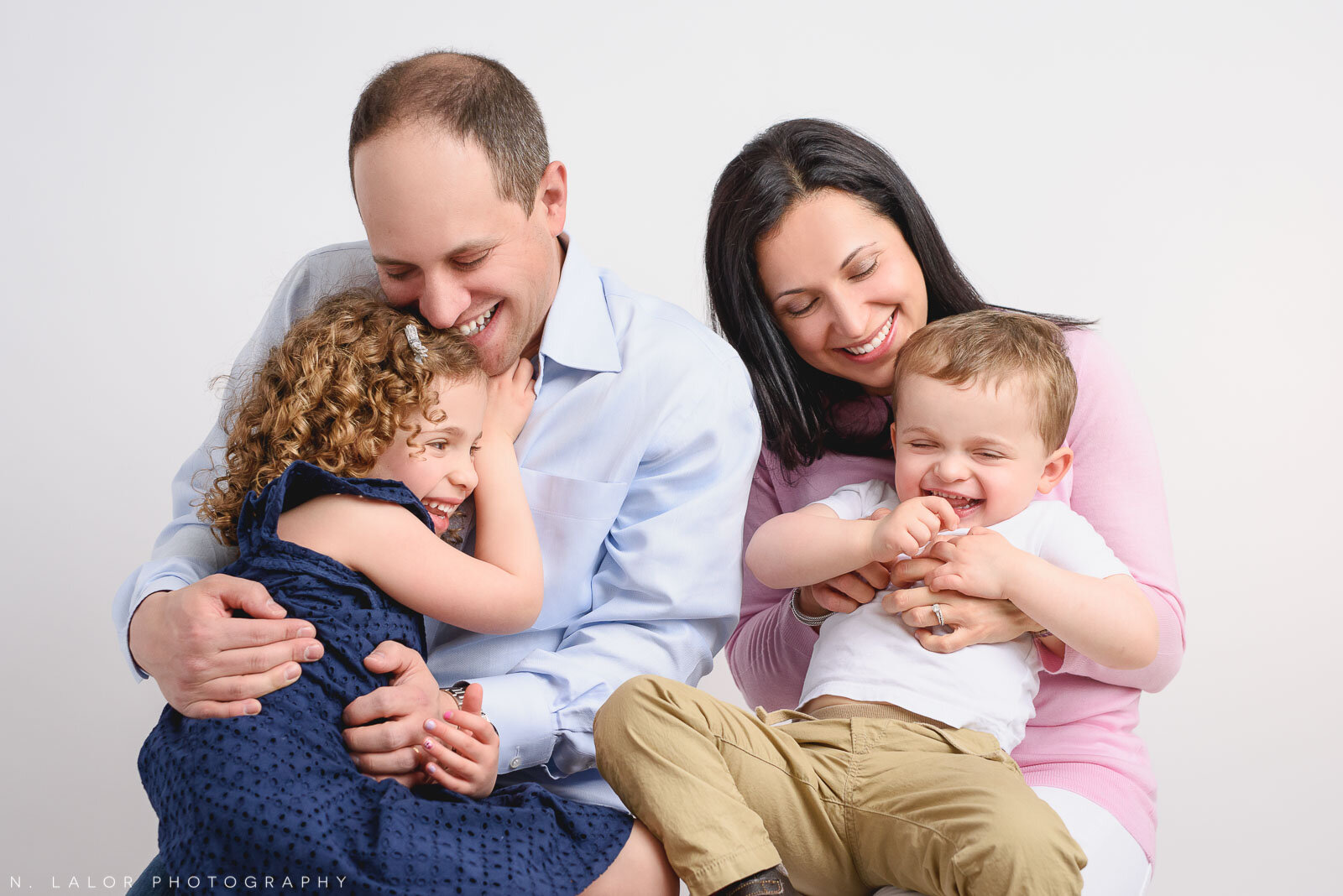 nlalor-photography-2017-04-14-riverside-ct-family-photo-session-11.jpg