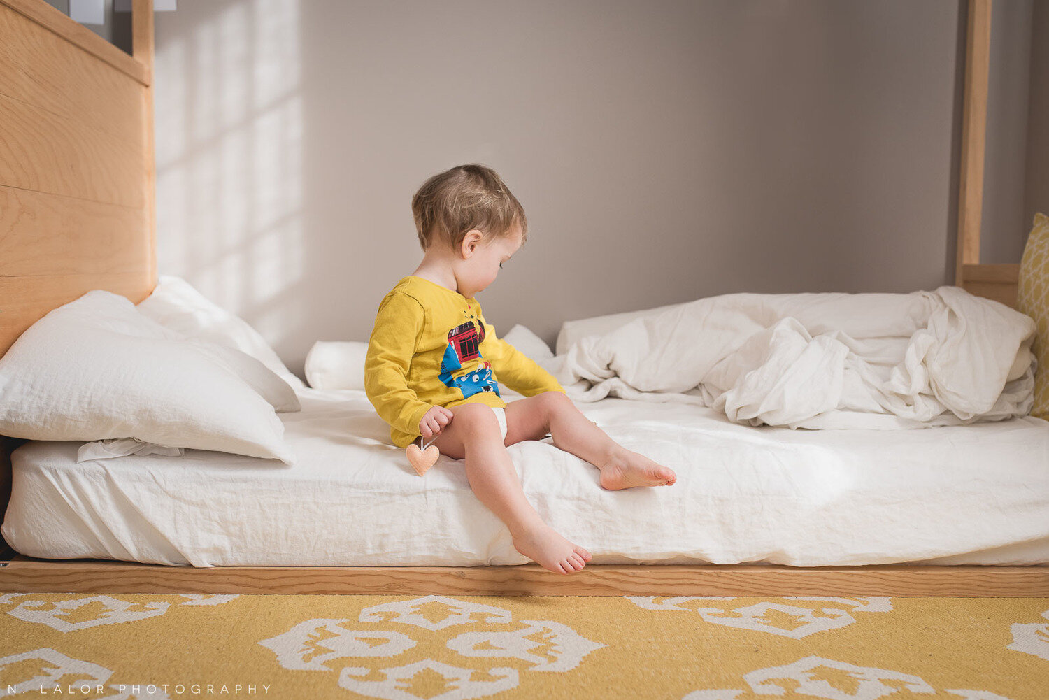 nlalor-photography-2016-yellow-room-with-toddler-at-home-4.jpg