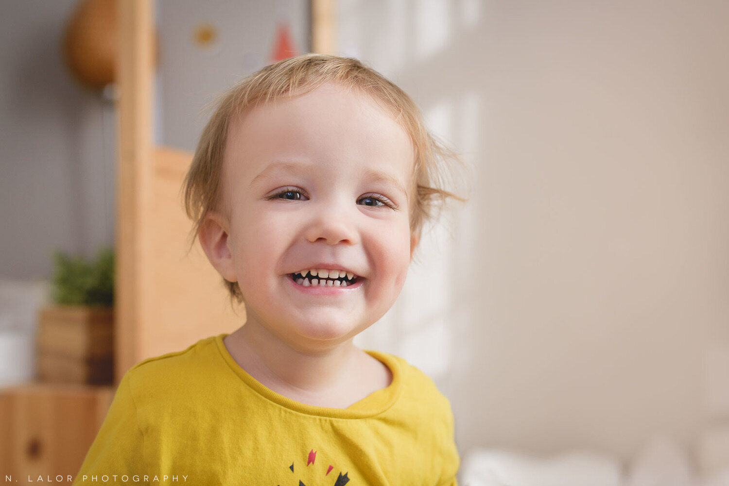nlalor-photography-2016-yellow-room-with-toddler-at-home-5.jpg