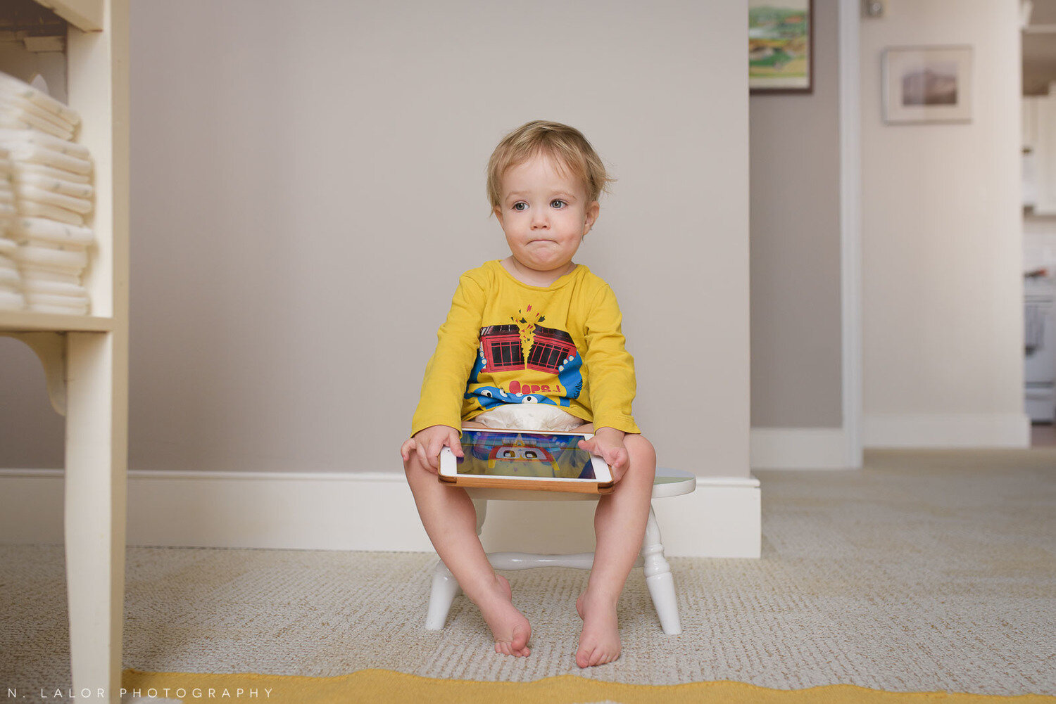 nlalor-photography-2016-yellow-room-with-toddler-at-home-9.jpg