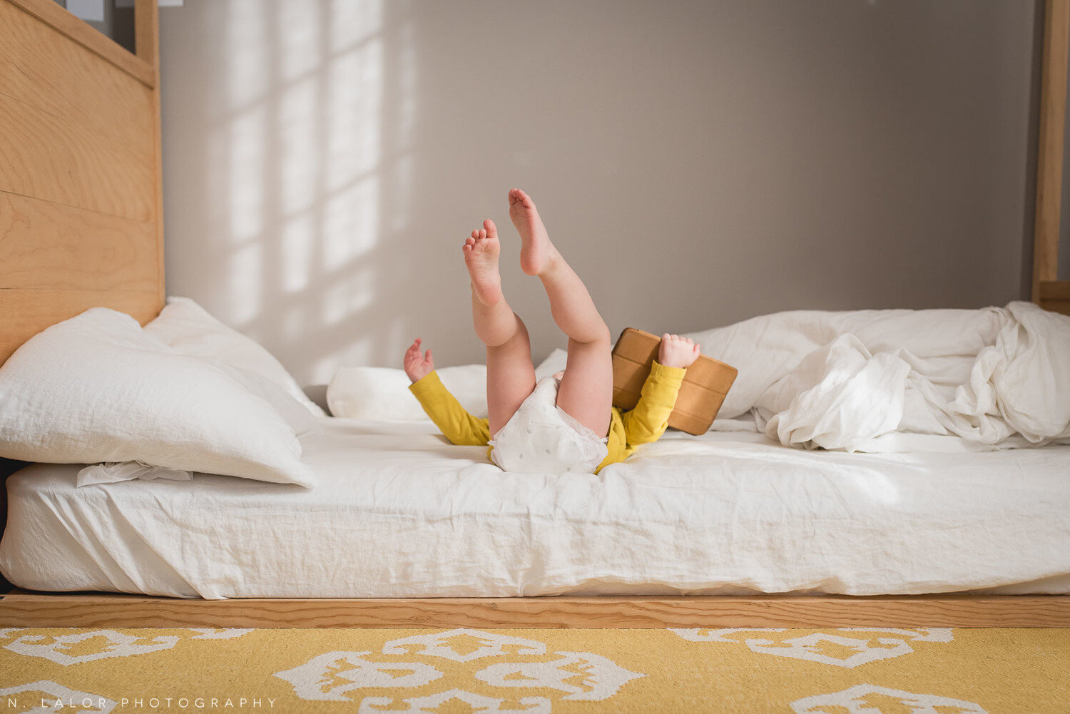 nlalor-photography-2016-yellow-room-with-toddler-at-home-10.jpg