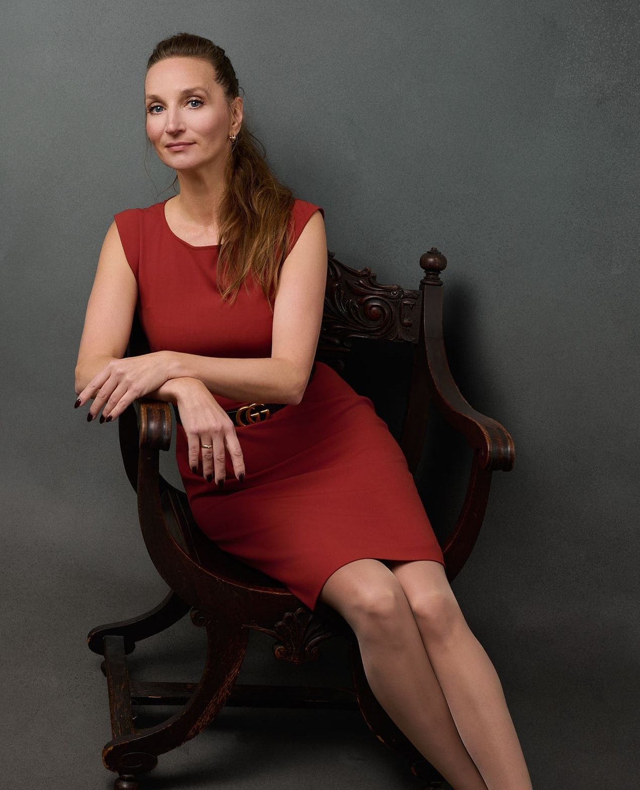 📸 DIY VS. PROFESSIONAL HEADSHOTS 📸⁠
⁠
While it's possible to take a high-quality headshot on your own, there are distinct advantages to investing in a professional photographer:⁠
⁠
🎨 Expertise: A professional headshot photographer understands ligh