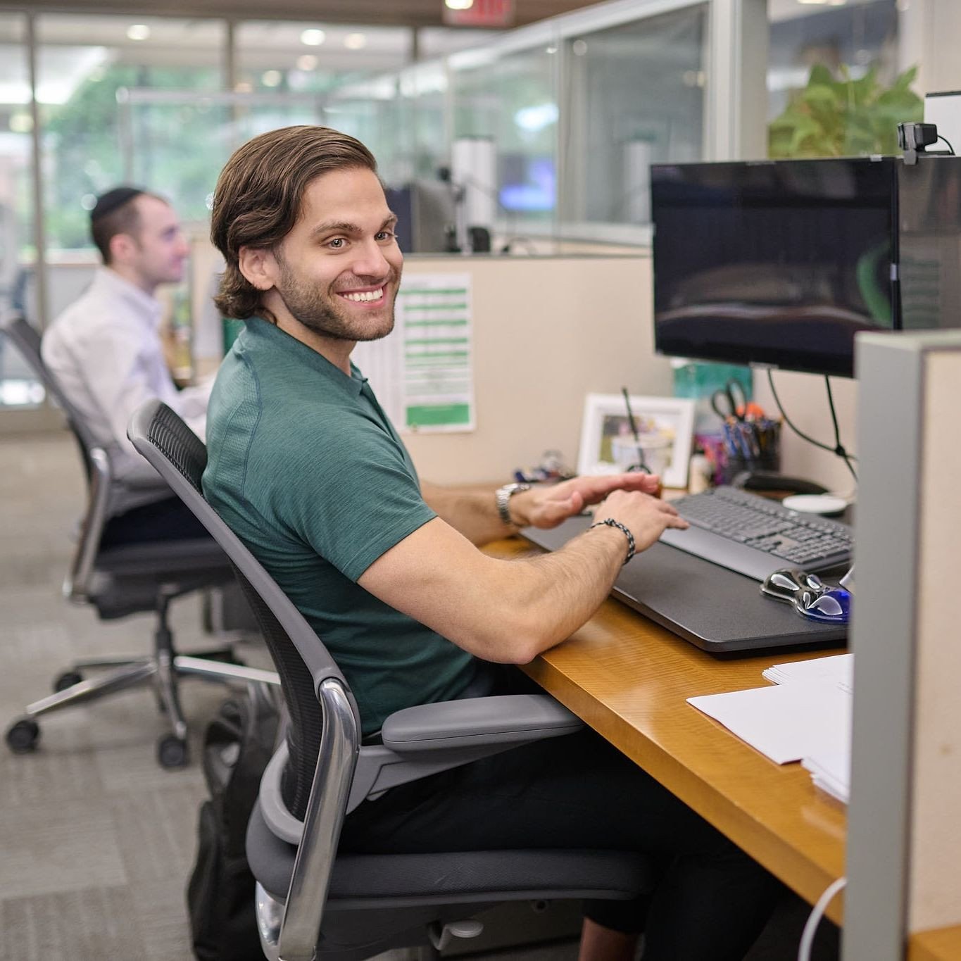 Upgrade your office headshot session with on-location lifestyle photos! 🎯✨⁠
⁠
These behind-the-scenes shots showcase your team, office culture, and work environment&mdash;perfect for websites, social media, and marketing materials. It&rsquo;s like h