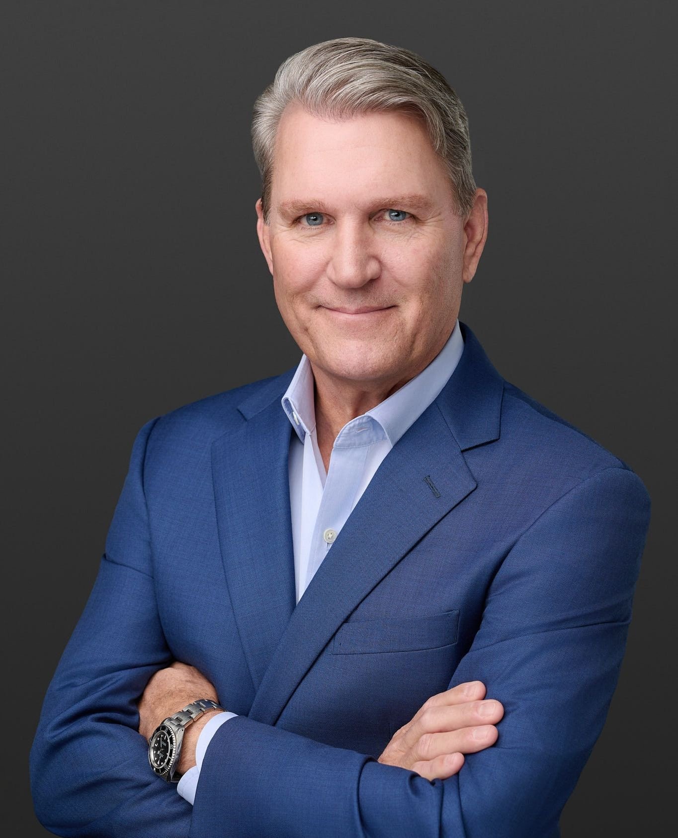 A great photographer does more than press the shutter. They know how to direct, encourage, and bring out natural expressions. When people feel comfortable and supported, the result is a confident, approachable portrait that truly represents them.⁠
⁠
