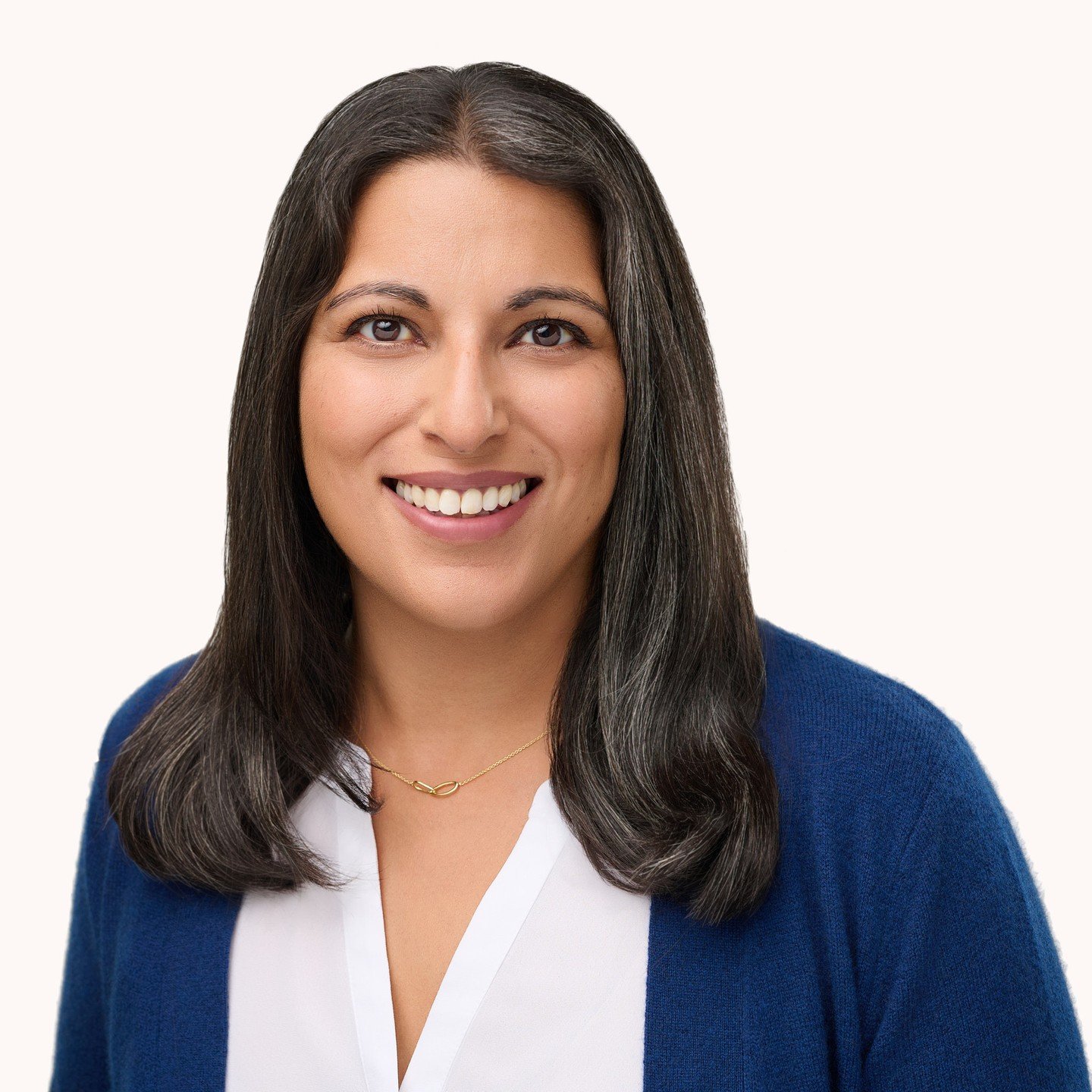 Your headshot is often the first thing people see when they Google you or view your LinkedIn profile. A professional portrait tells the world you take your work seriously. From wardrobe guidance to expression coaching, every detail is handled so you 