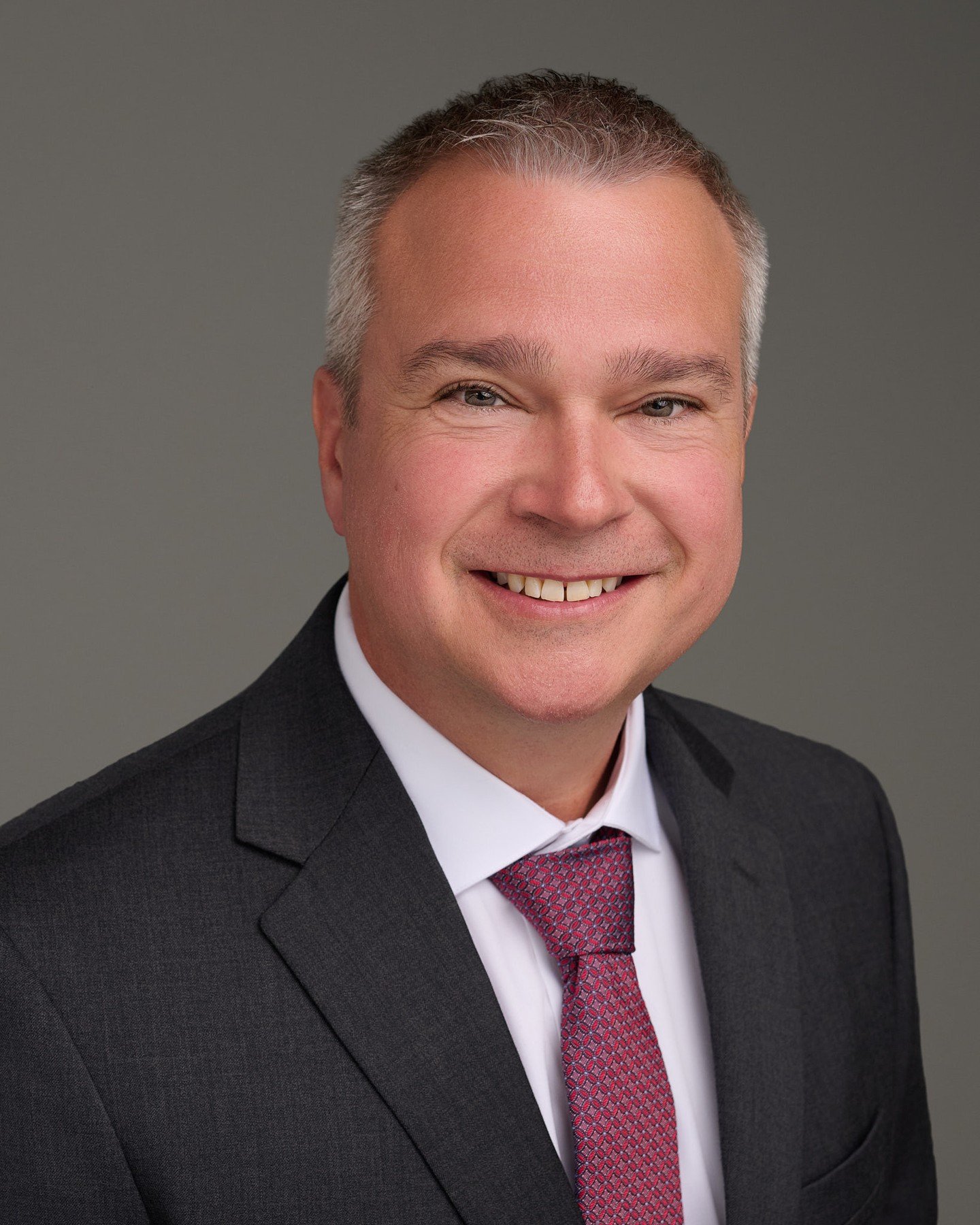 If your company hires new team members throughout the year, make it easy for everyone to match your established style. I offer ongoing headshot sessions so your visual branding always looks professional and unified - no matter when someone joins.⁠
⁠
