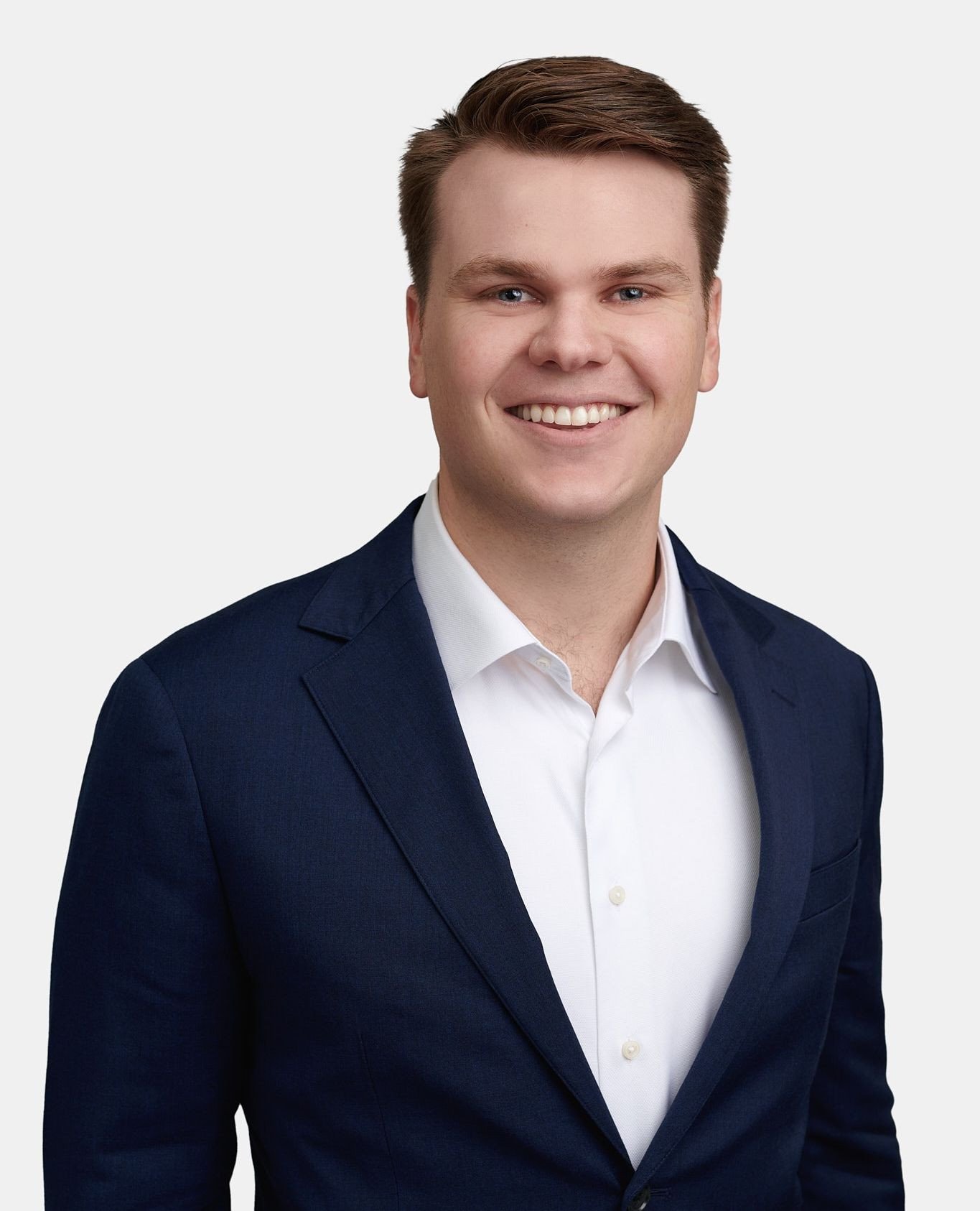 Most people will use their headshot in a couple of places, but professional portraits can go much further! 📸✨ There are many situations where an updated headshot could be useful, and I wrote a whole Blog post to give you a great overview and some id