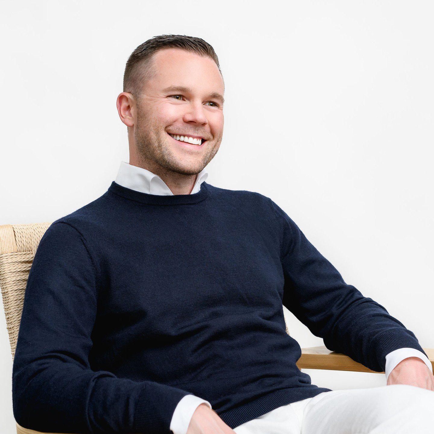 👨 Wardrobe Styling Tips for Men: ⁠
⁠
🎨 Choose colors that complement your hair as well as your complexion. Take color psychology into consideration. What message do you want to convey using color? Not sure which colors look best on you? Look at pre