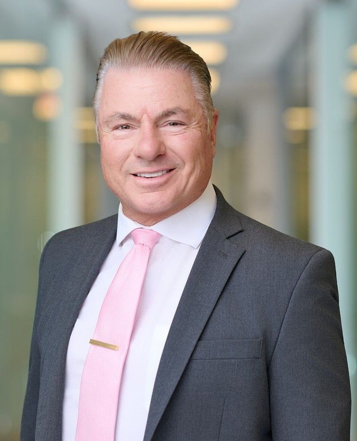 📊💼 Why Professional Corporate Headshots Matter 📸📈⁠
⁠
📊 First Impressions Matter: According to a study published in the journal "Psychological Science," it takes just one-tenth of a second for someone to form an impression of you based 