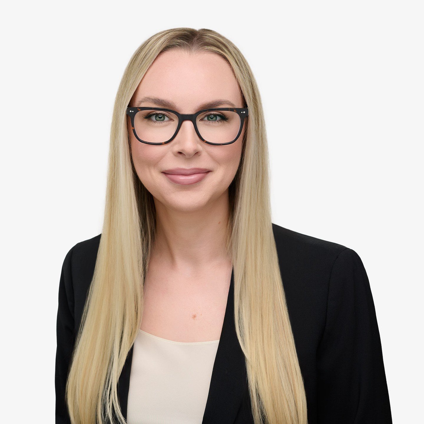 📸 CHARACTERISTICS OF AN EFFECTIVE LINKEDIN HEADSHOT 📸⁠
⁠
What makes a headshot effective on LinkedIn? Here are some key characteristics to keep in mind:⁠
⁠
👔 Professional Appearance: Your headshot should present you in a professional manner. Dress