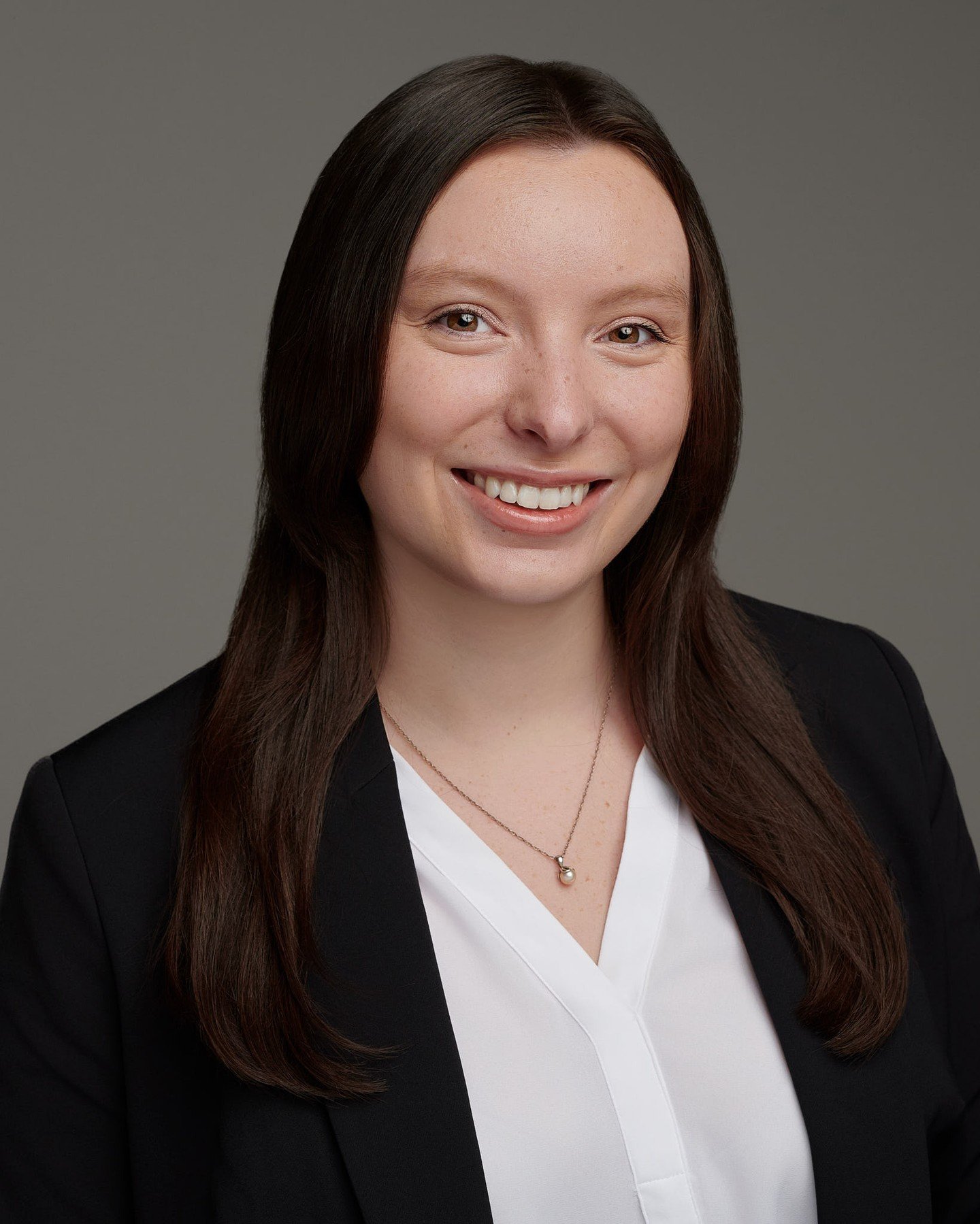 If you&rsquo;ve ever felt like the camera just isn&rsquo;t seeing you the way you see yourself, you are not alone. 🤝⁠
⁠
As a professional headshot photographer who is also completely un-photogenic myself (this, in fact, is why I&rsquo;m behind the c