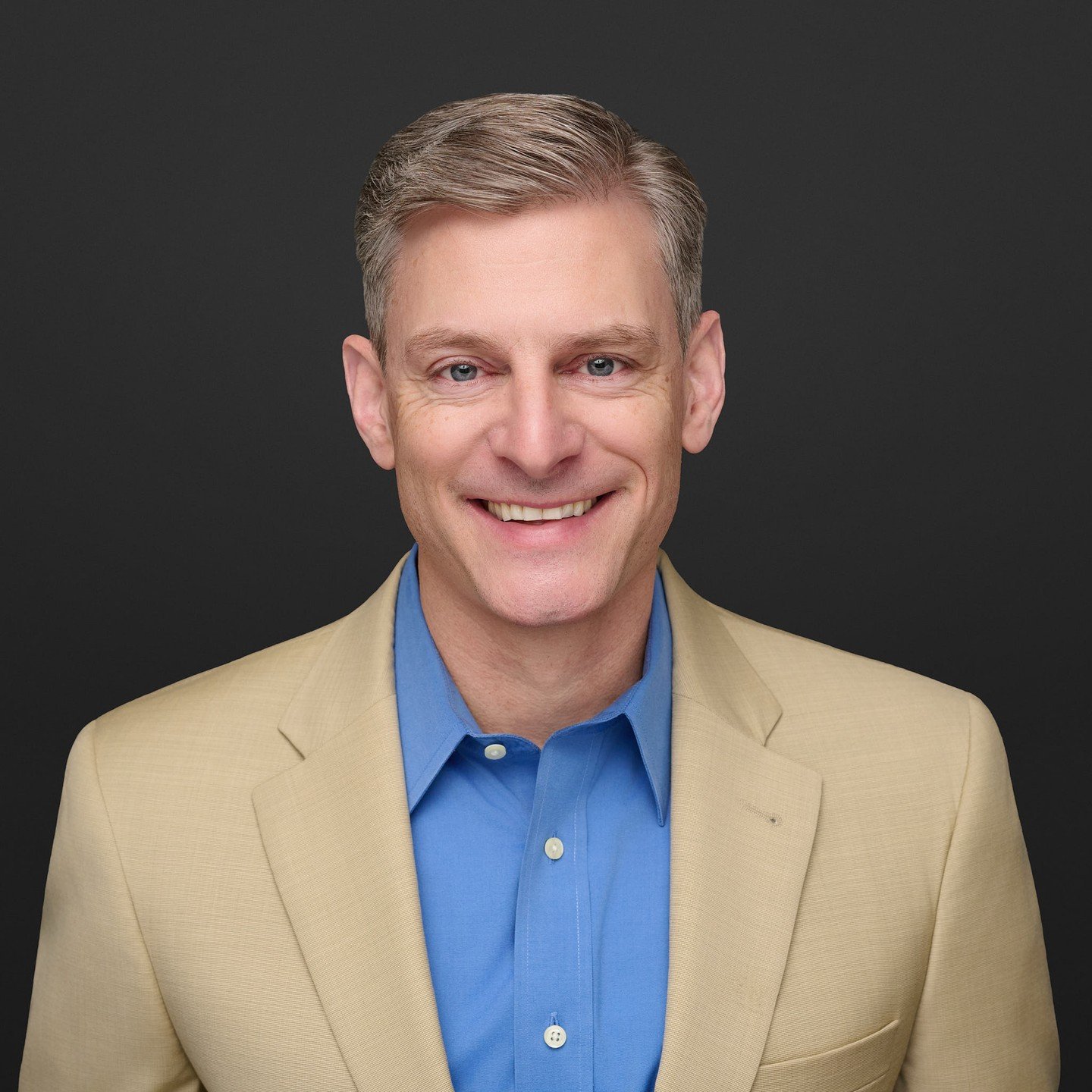 Here is a quick pro tip most people forget. When you are picking your outfit, do not just stand in front of the mirror. 🪞⁠
⁠
Put the clothes on and actually sit down. Watch out for these:⁠
* Does the fabric bunch up around your middle?⁠
* Do the jac