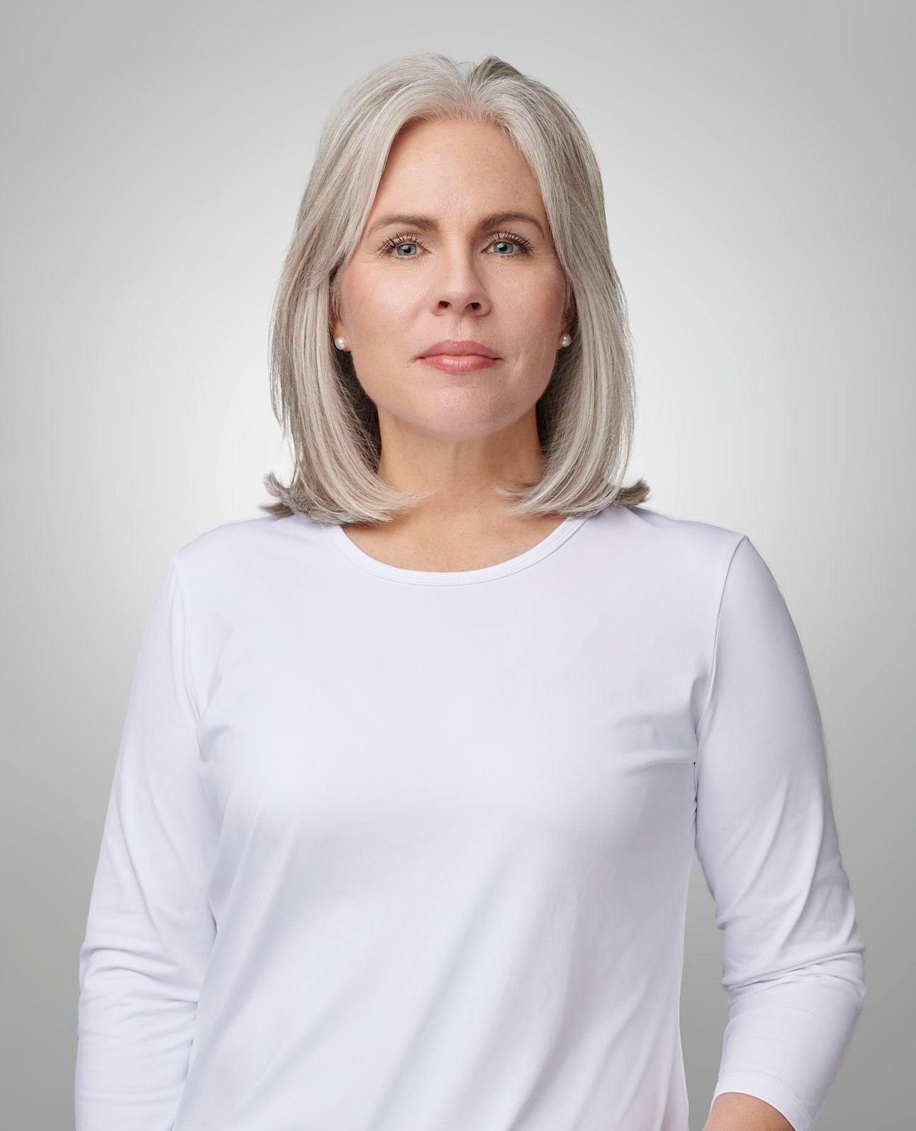 One of the biggest questions I get is about what to wear. That striped shirt might look incredible in the mirror, but cameras can be a bit finicky. 📸⁠
⁠
Small, busy patterns can create a "moir&eacute; effect." 🌀 That is the strange vibrat