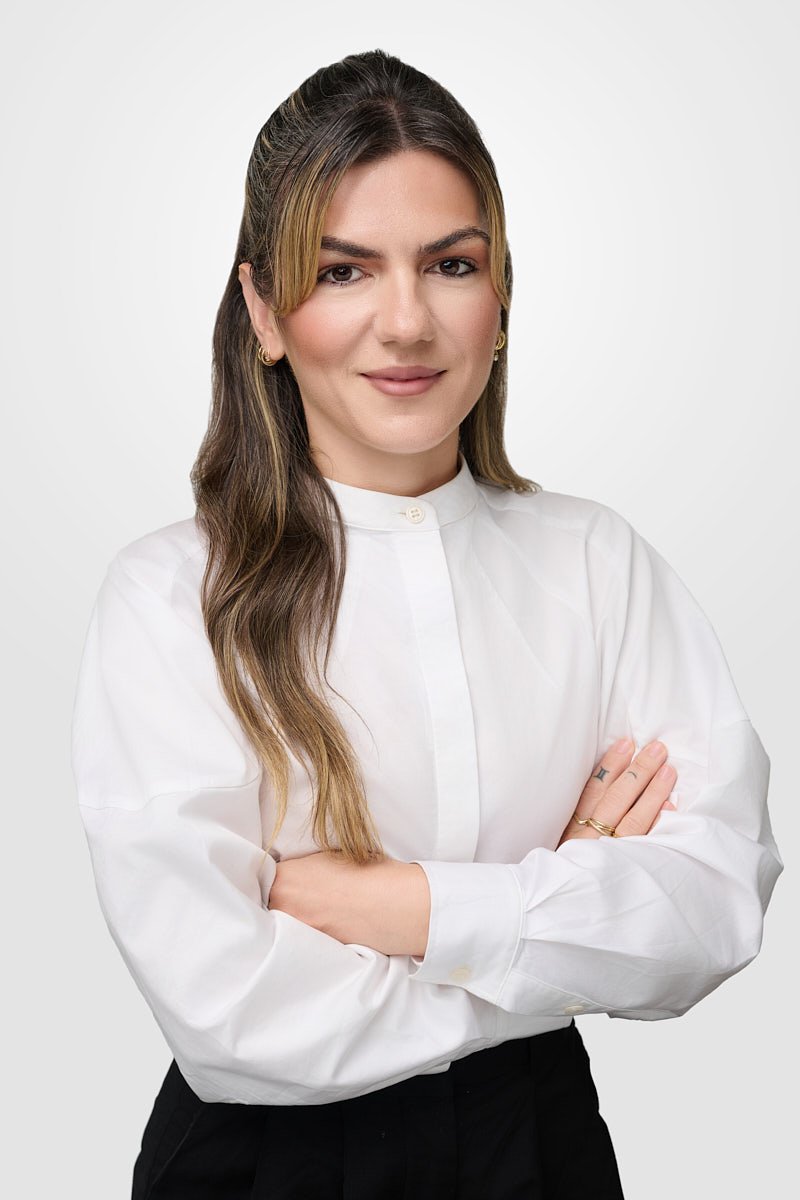 Example of a crisp female corporate headshot showing professional studio lighting from a top Connecticut headshot photographer.