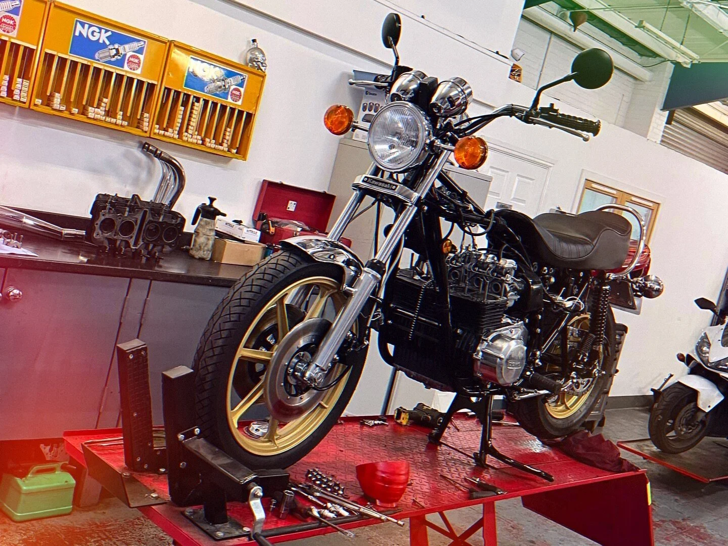 Blown head gasket repair on this stunning Kawasaki Z1000