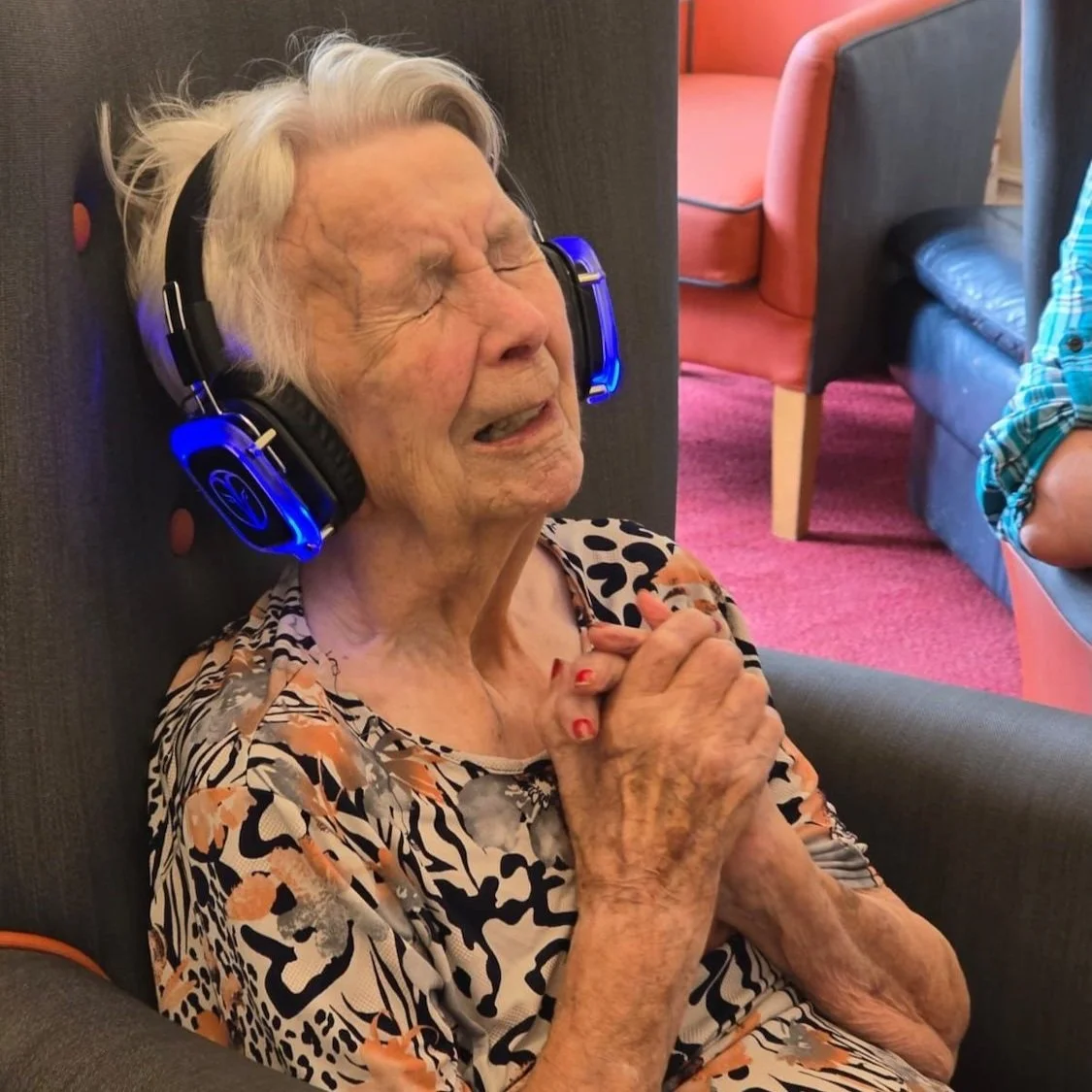 Joyful Jams CIC - otterbourne Grange - Silent Disco 3.jpg